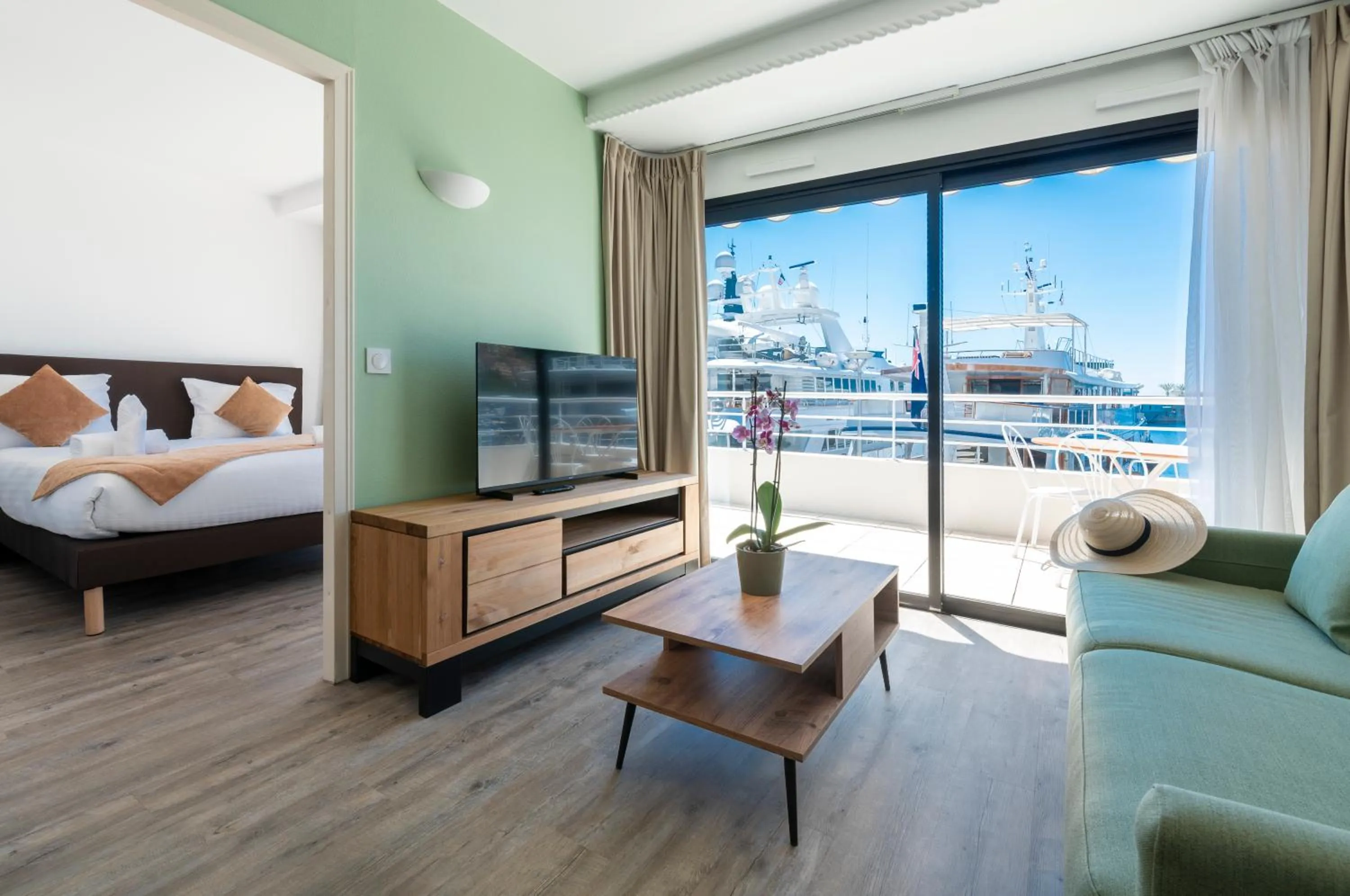 TV and multimedia, Bed in Résidence Cap Winston