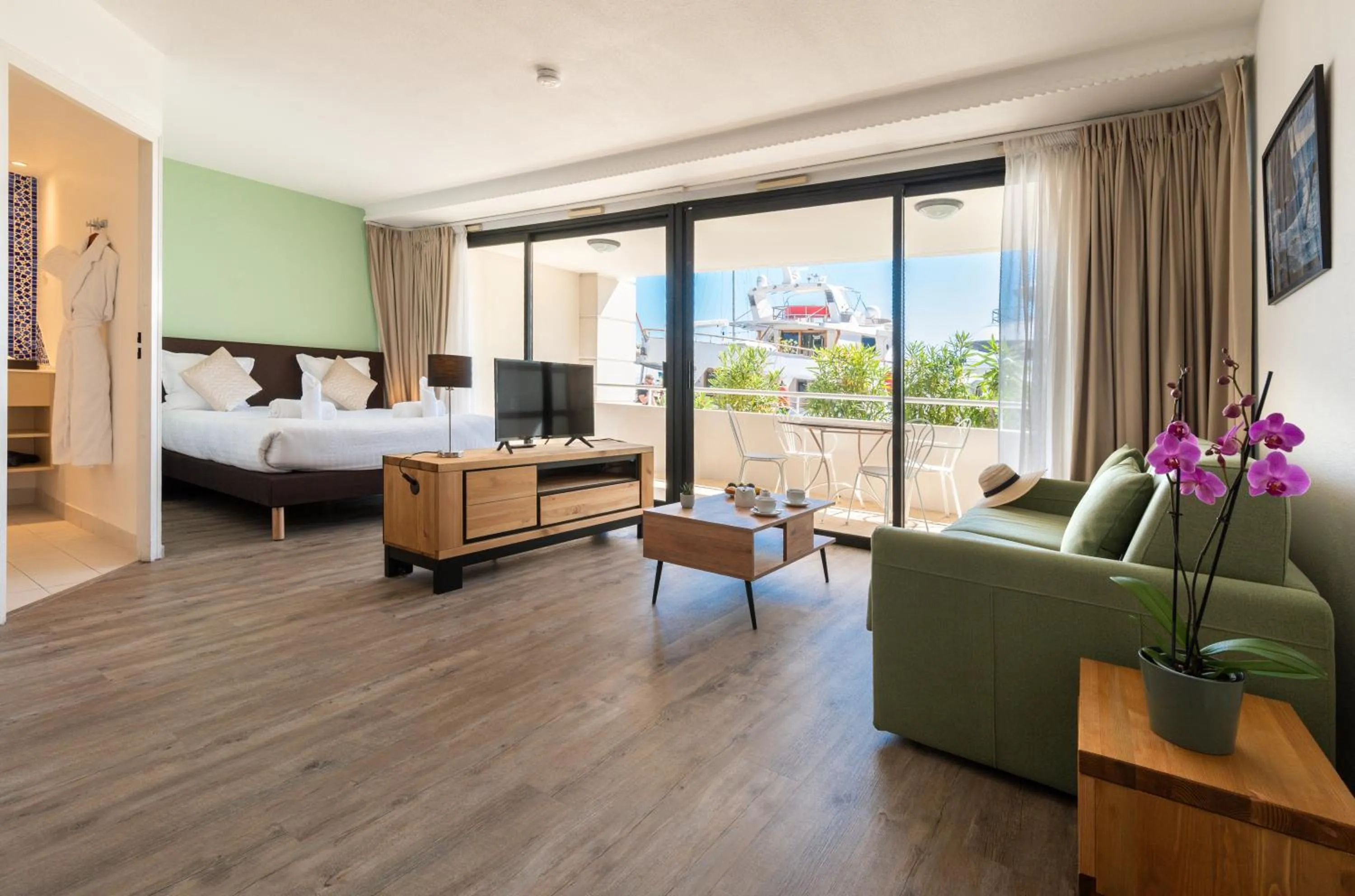 Bed in Résidence Cap Winston