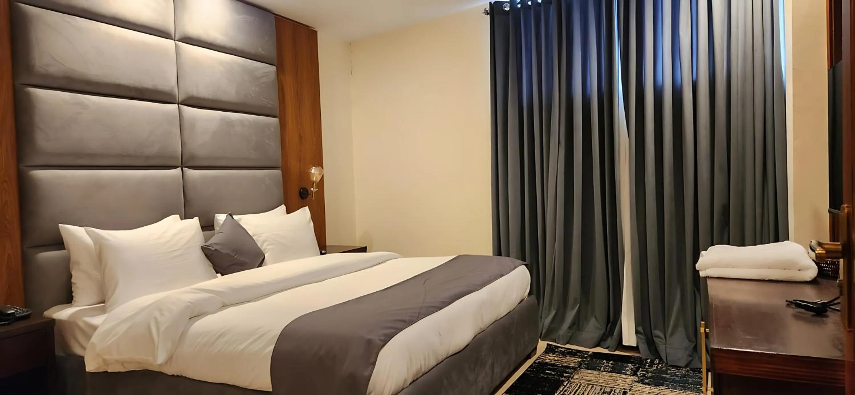 Bedroom in Pinemont Hotel, Murree