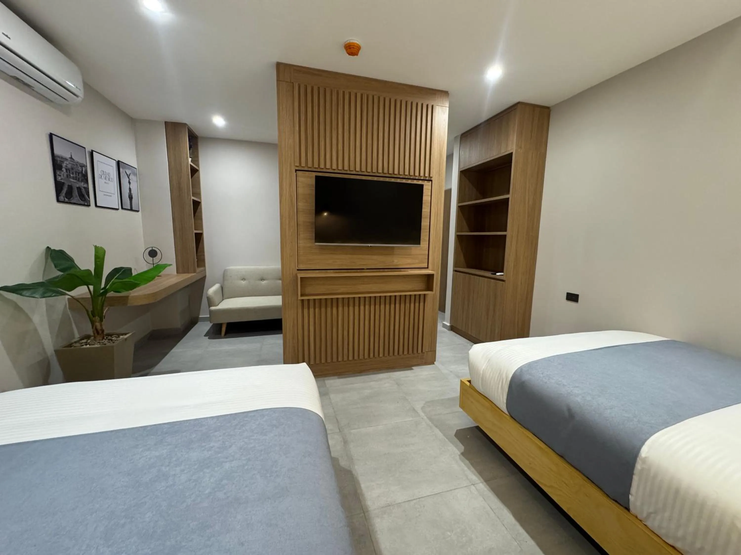 Photo of the whole room, Bed in Hotel San Gil House