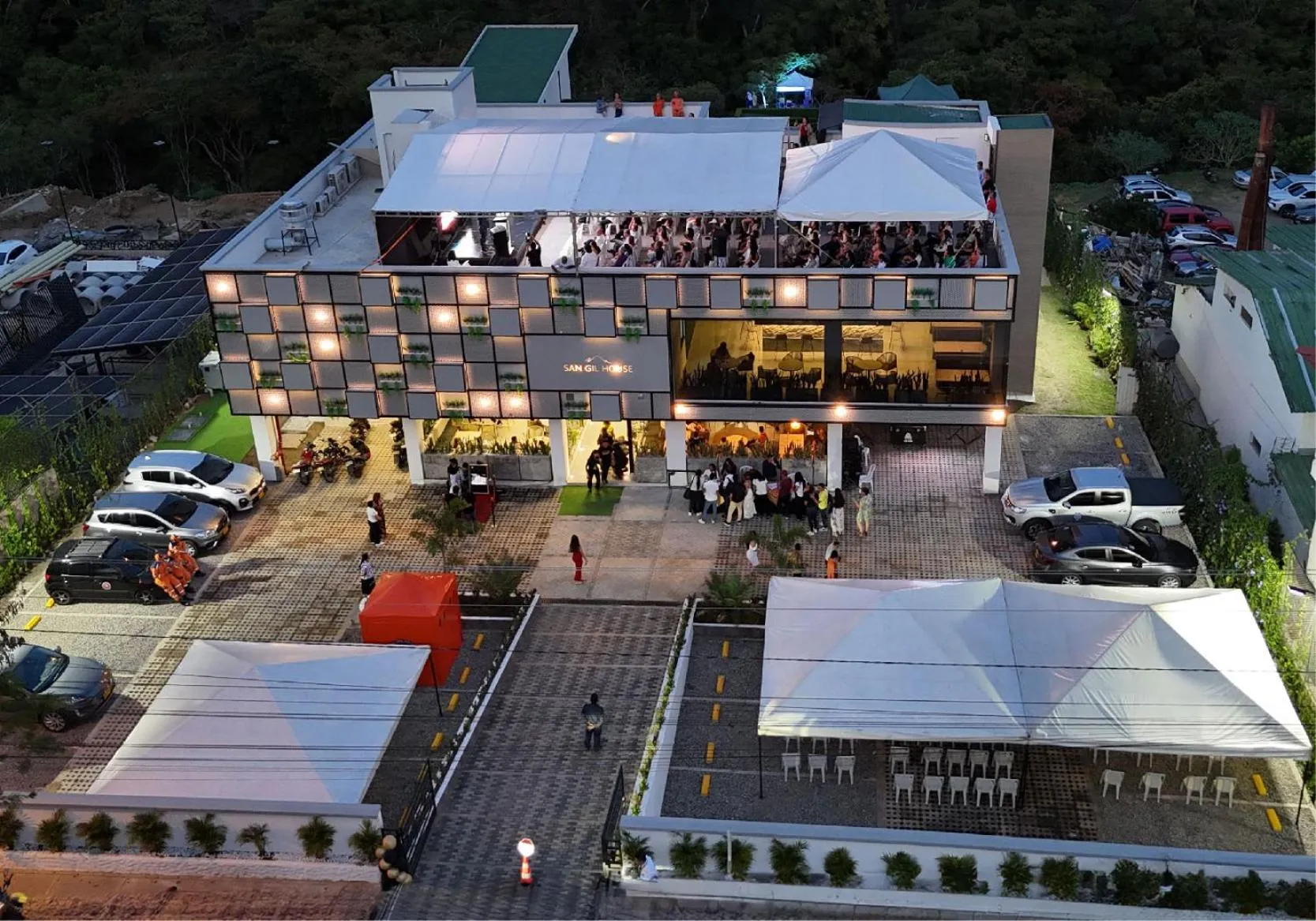 Restaurant/places to eat in Hotel San Gil House