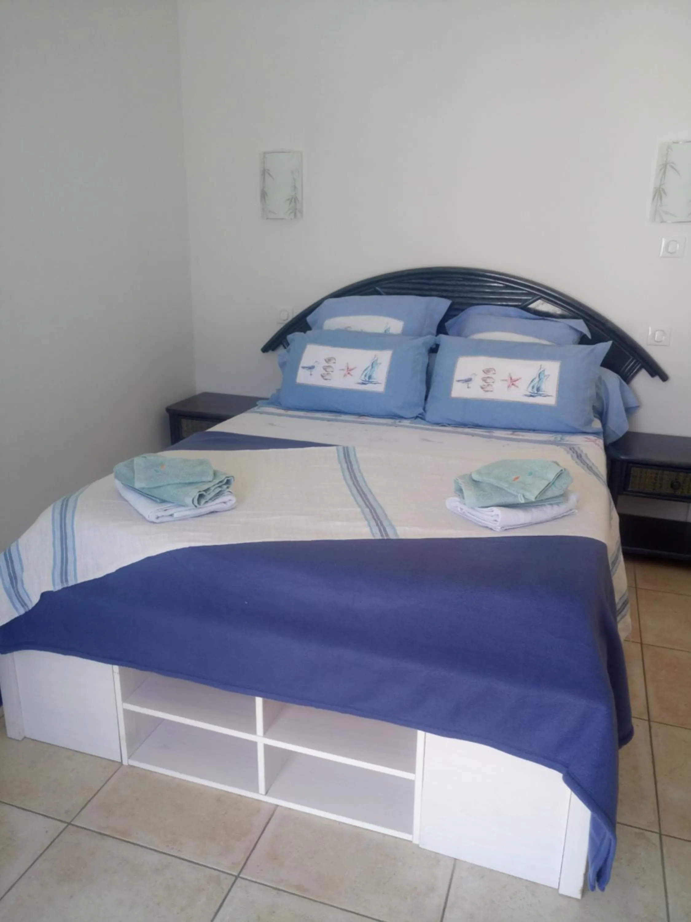 Photo of the whole room, Bed in Les Mouettes