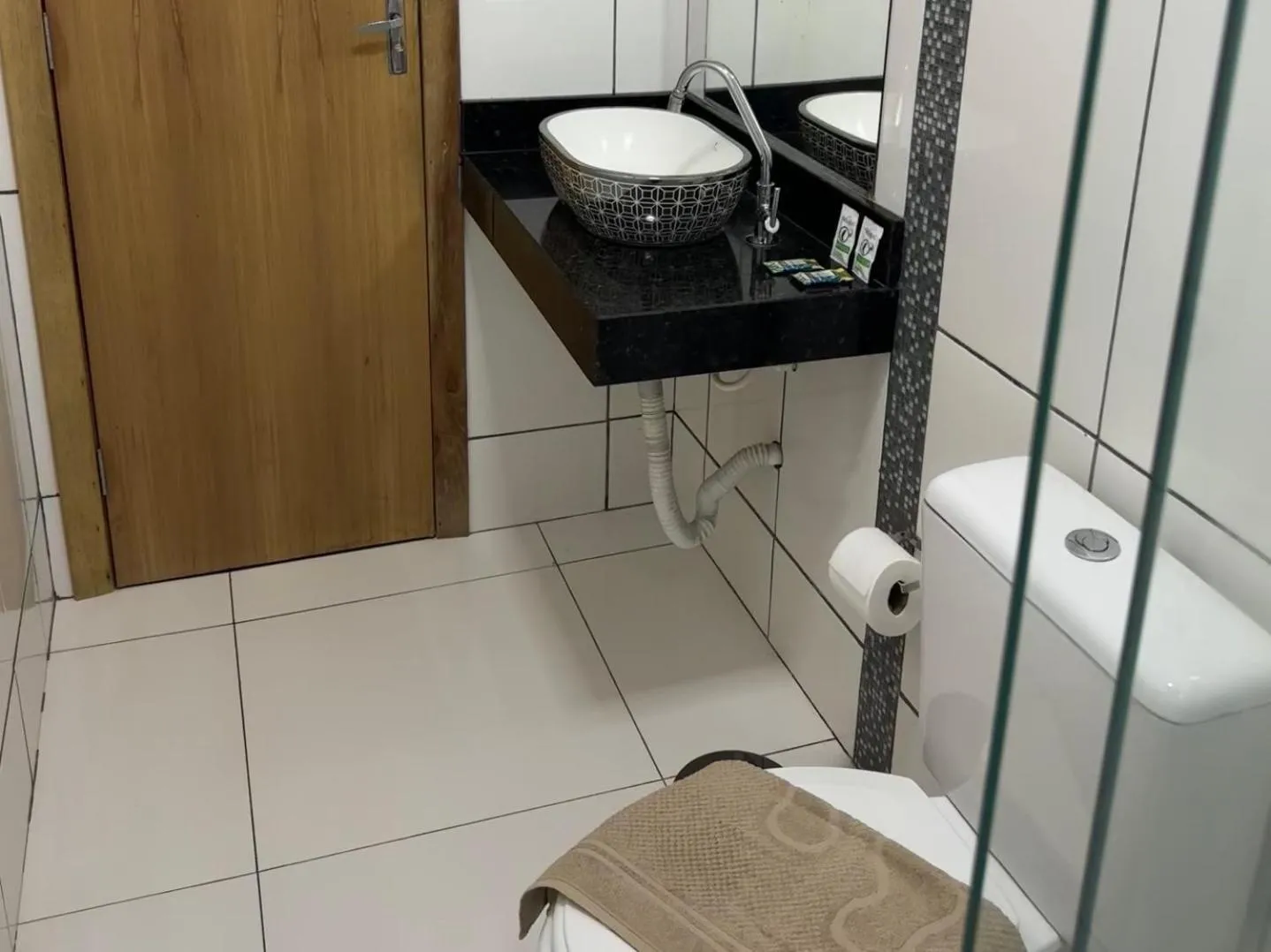 Toilet in Hotel Vitória - Guaíra