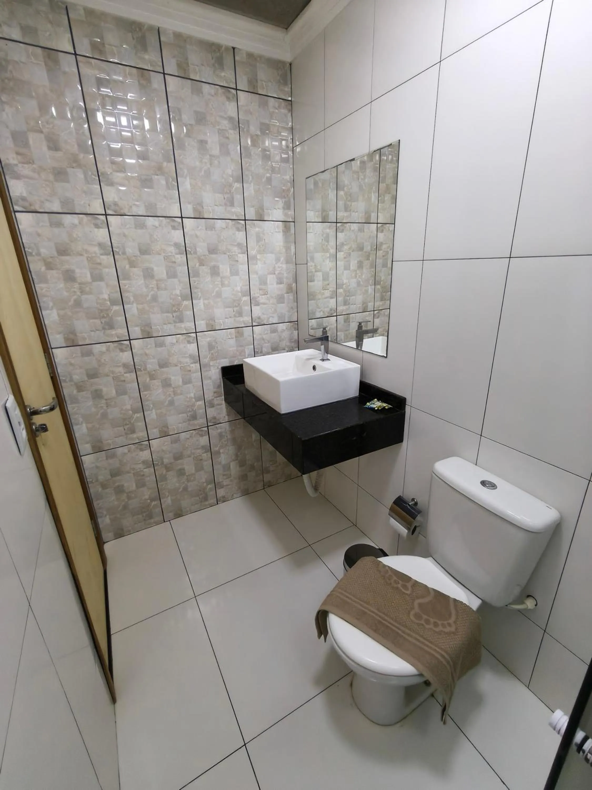 Shower in Hotel Vitória - Guaíra