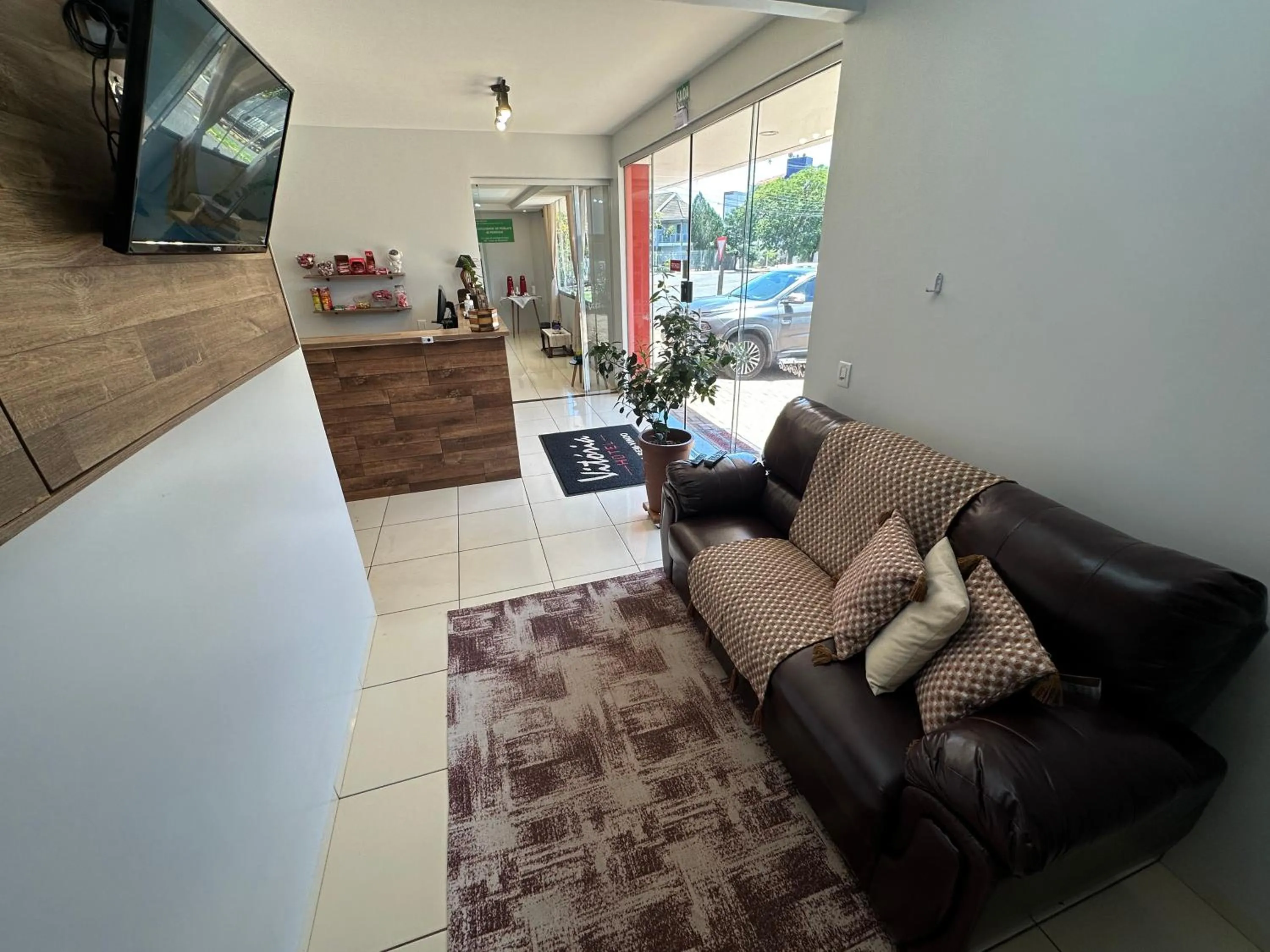 Communal lounge/ TV room in Hotel Vitória - Guaíra