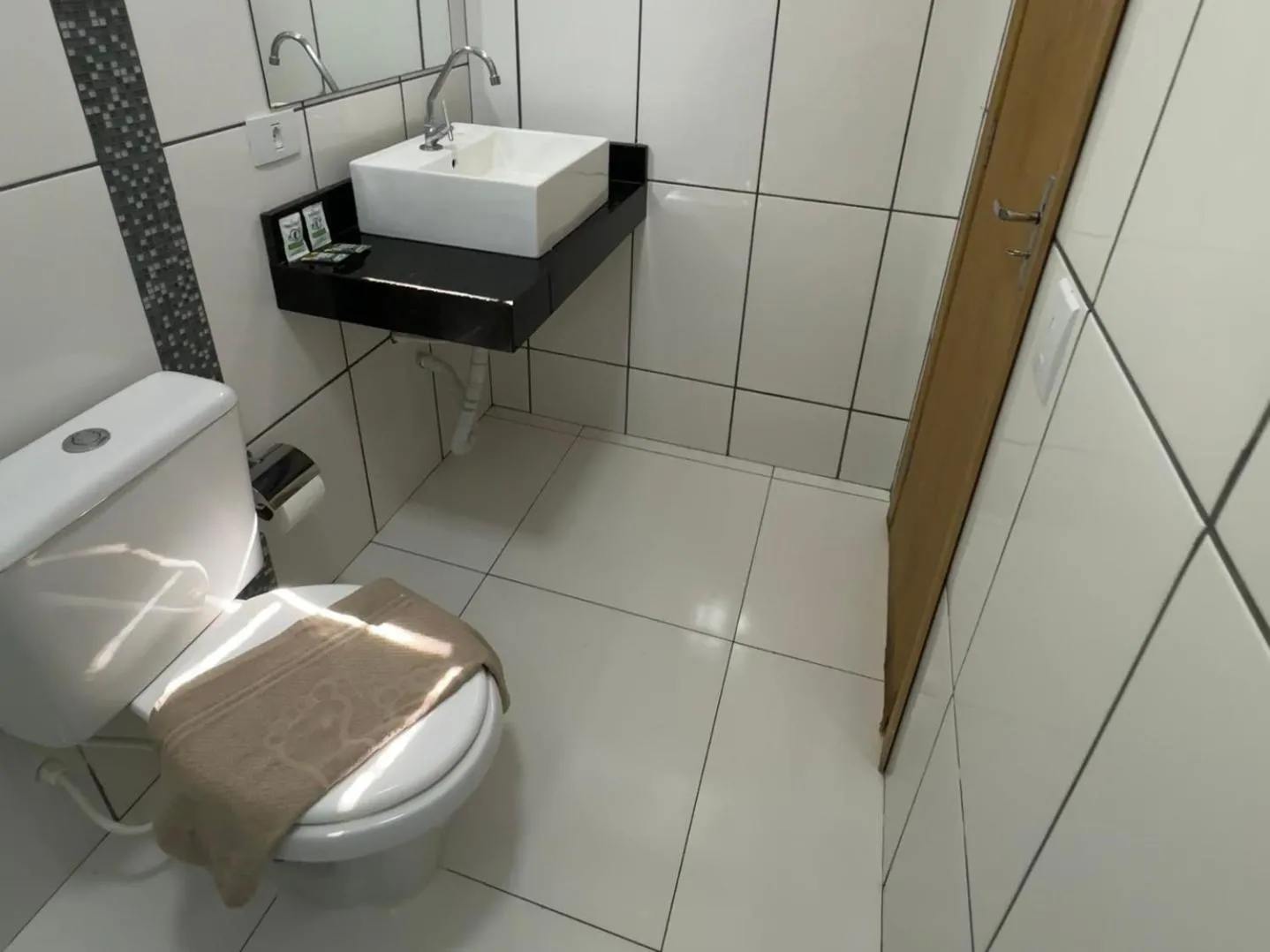 Toilet in Hotel Vitória - Guaíra