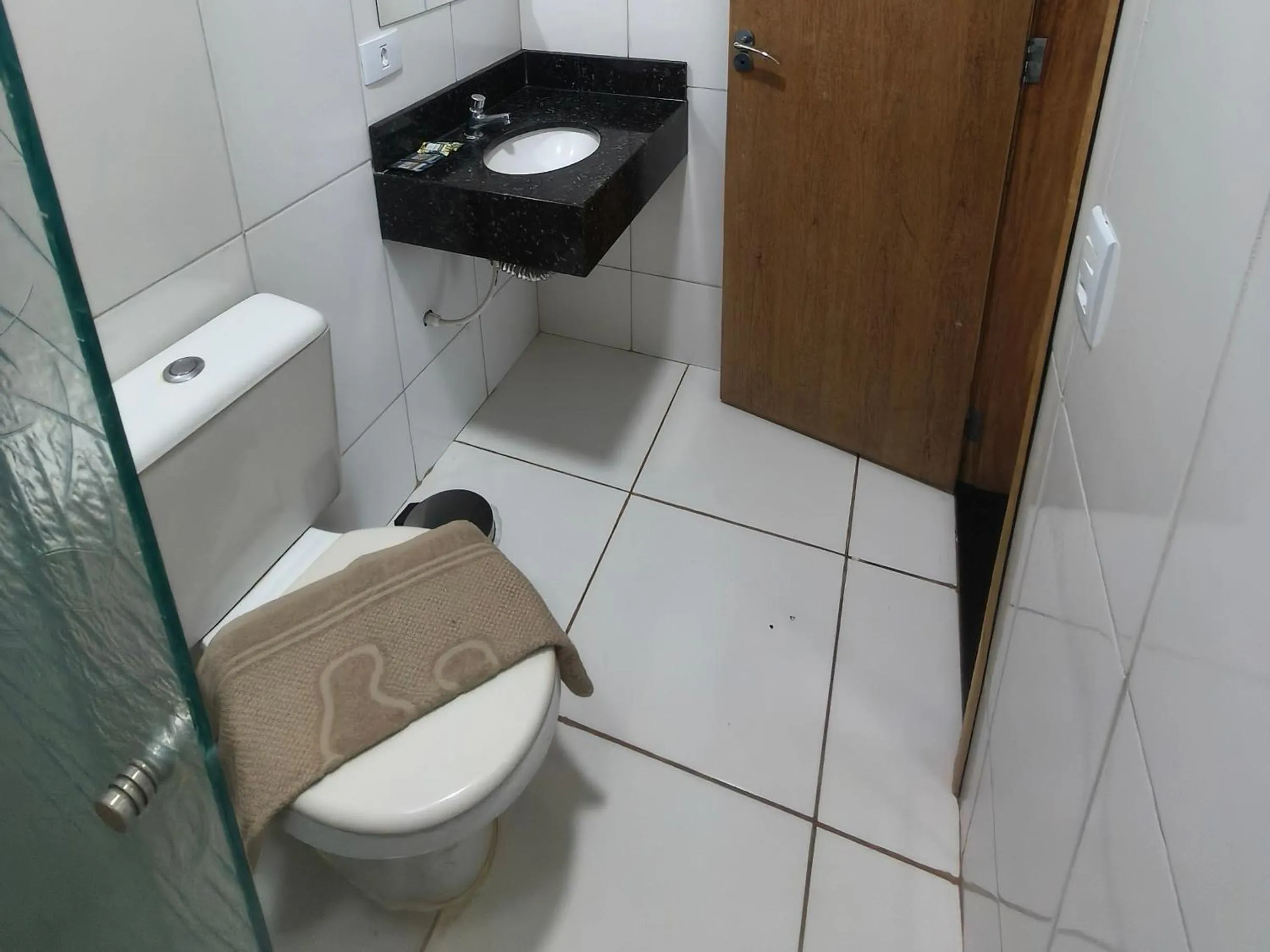 Shower in Hotel Vitória - Guaíra