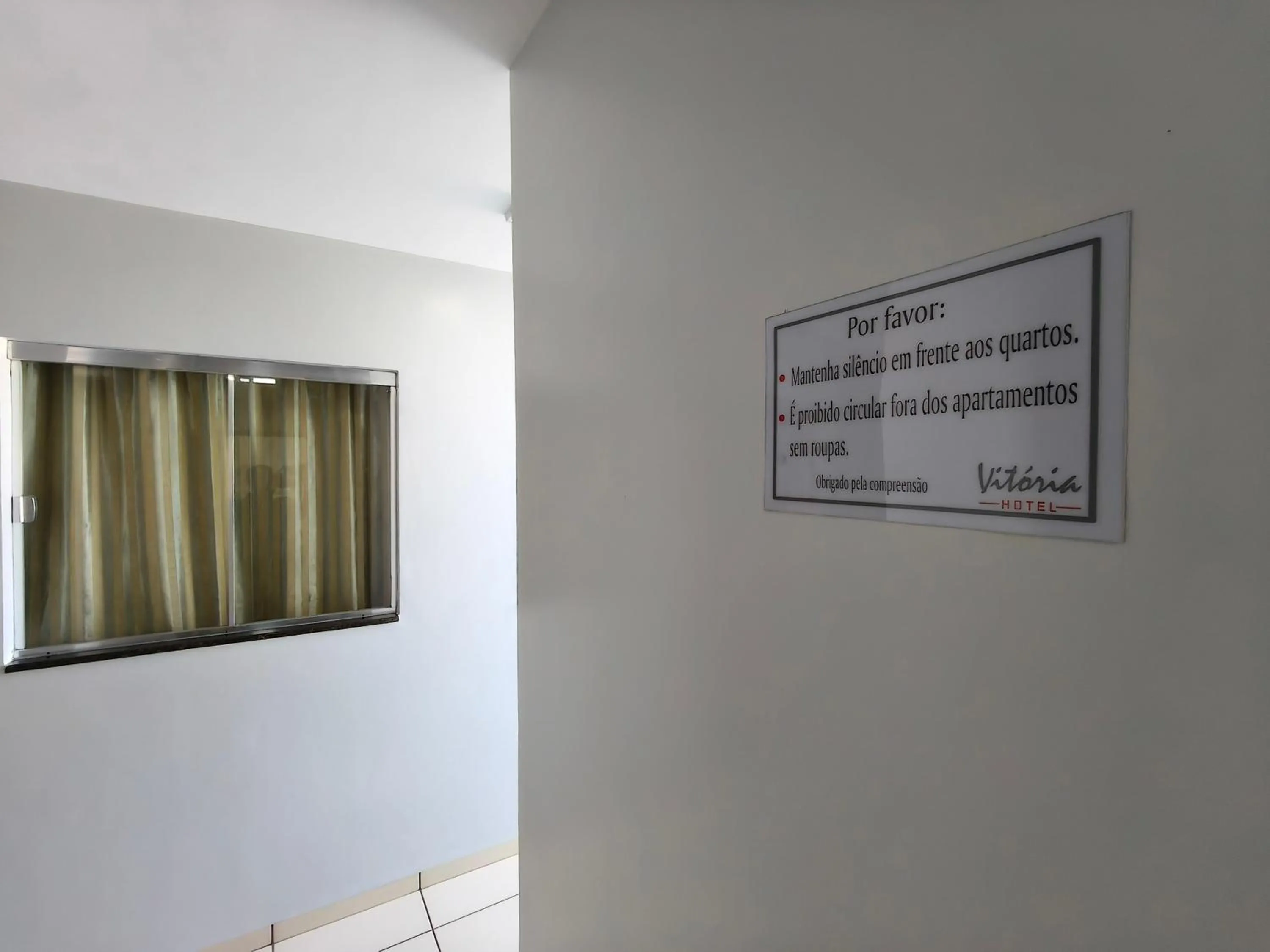 Text overlay in Hotel Vitória - Guaíra