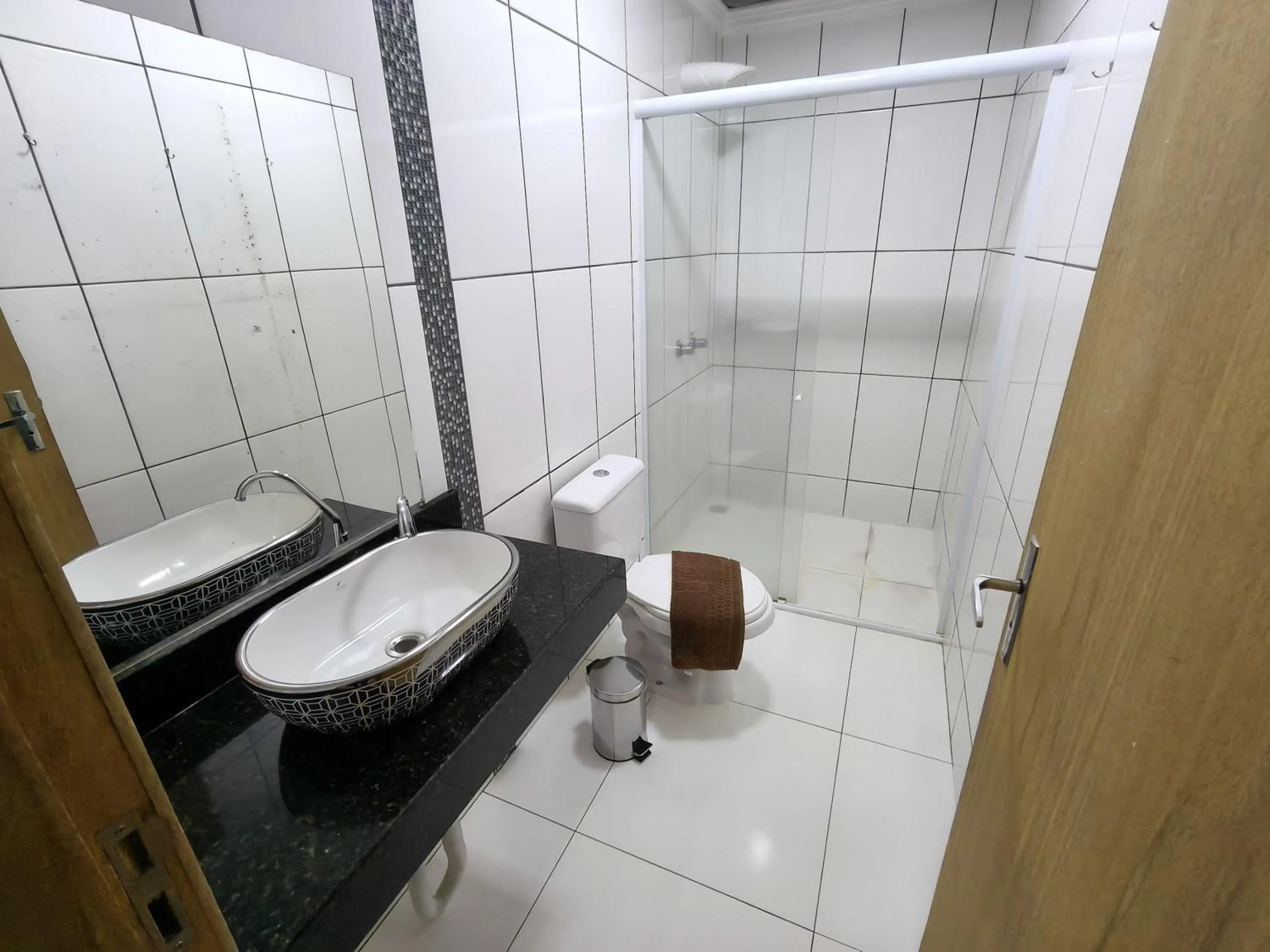 Shower in Hotel Vitória - Guaíra
