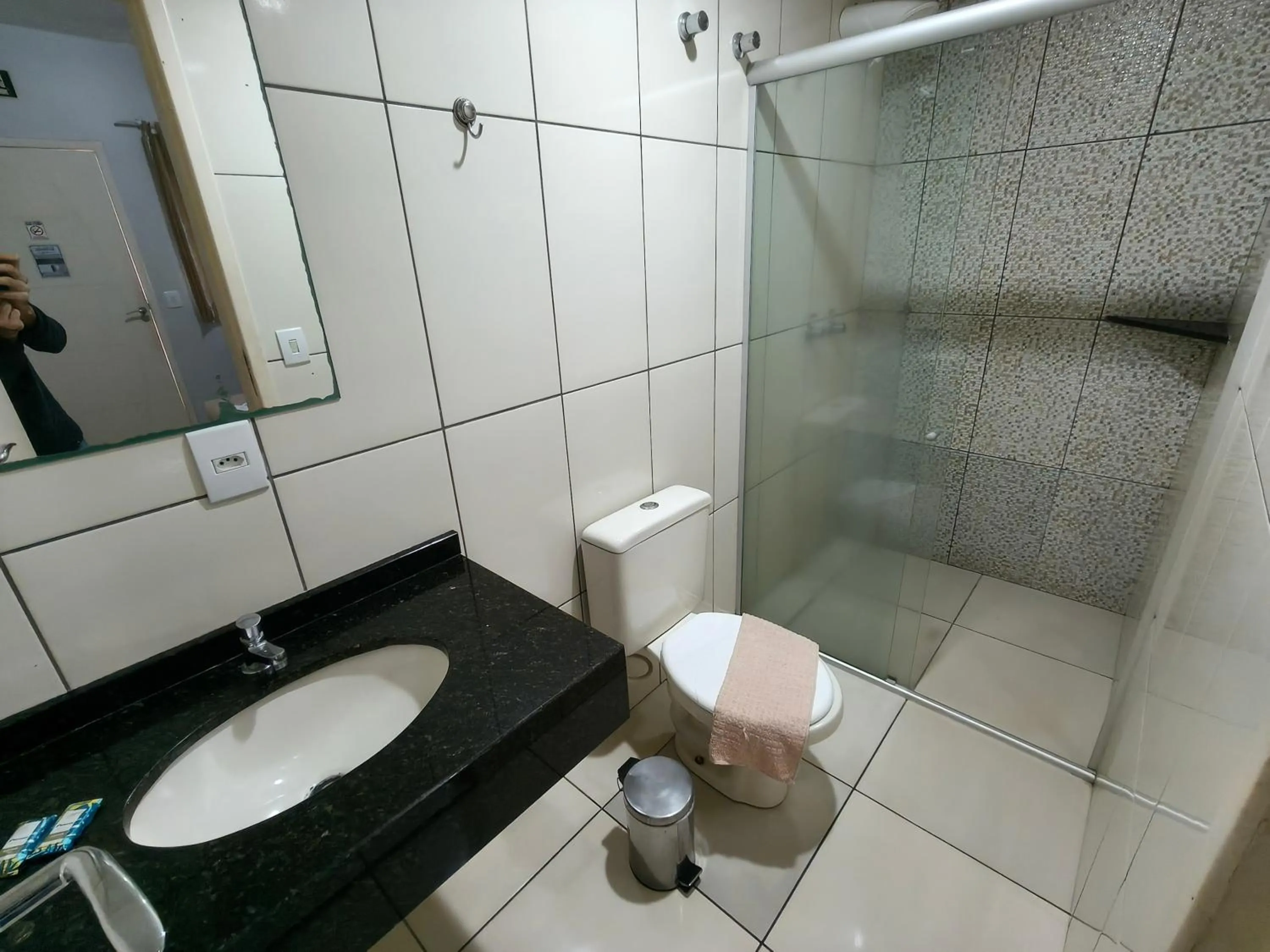 Shower in Hotel Vitória - Guaíra