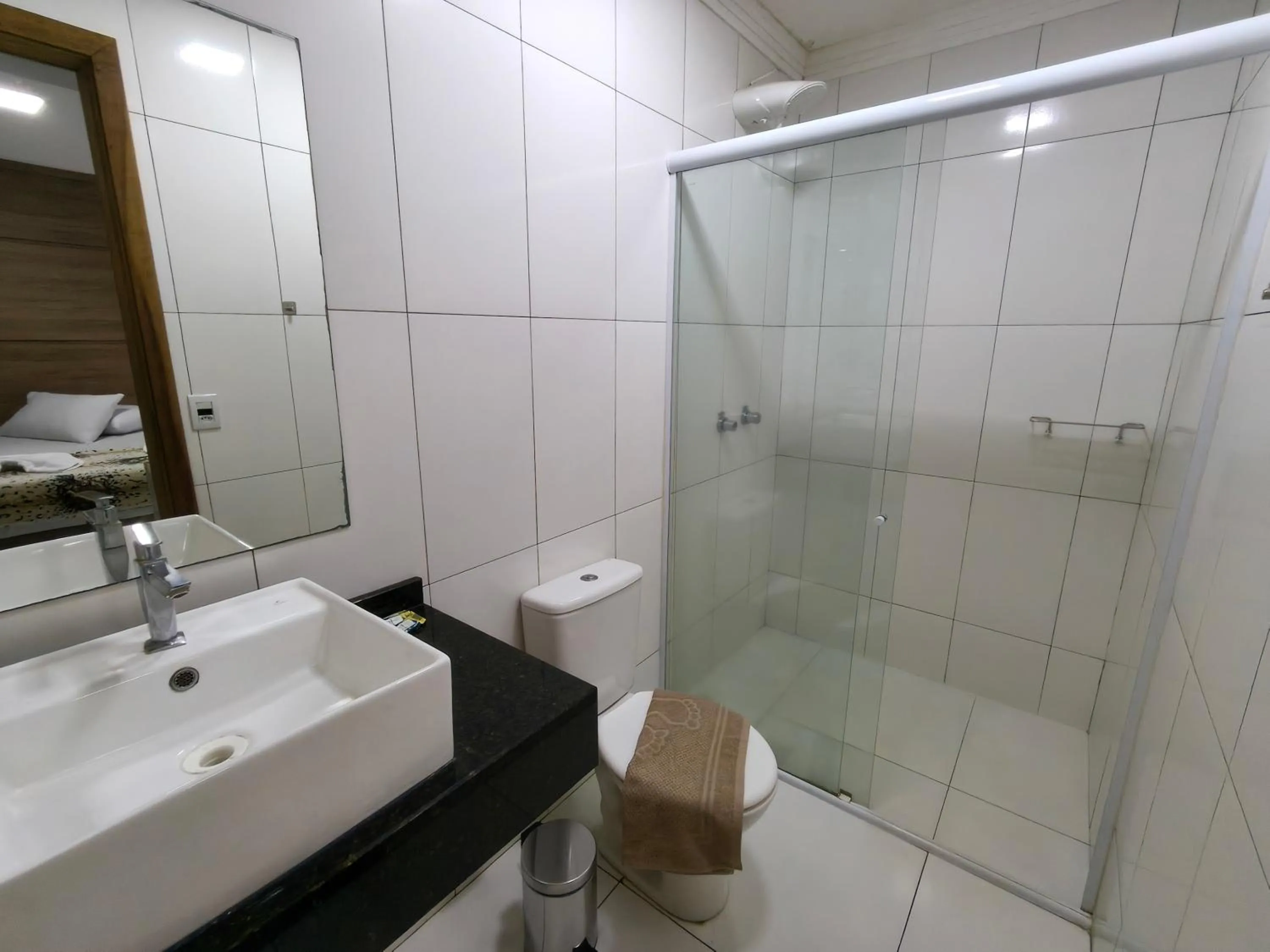 Shower in Hotel Vitória - Guaíra