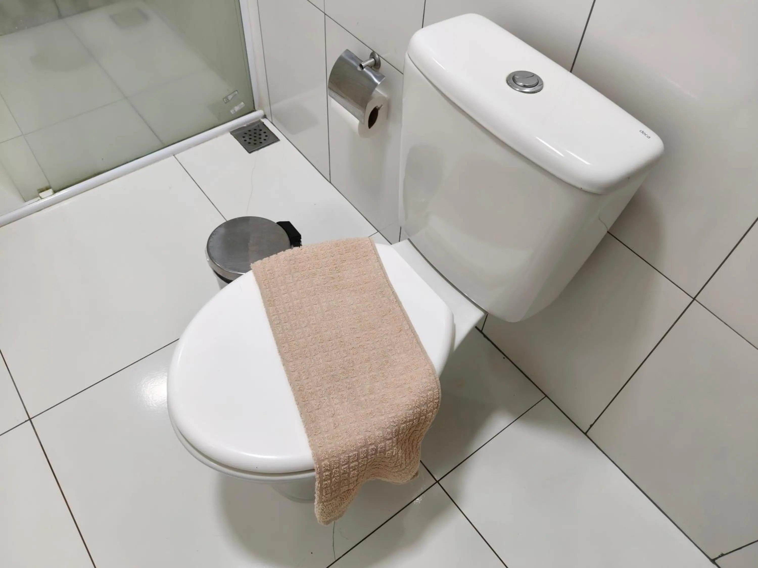 Toilet in Hotel Vitória - Guaíra