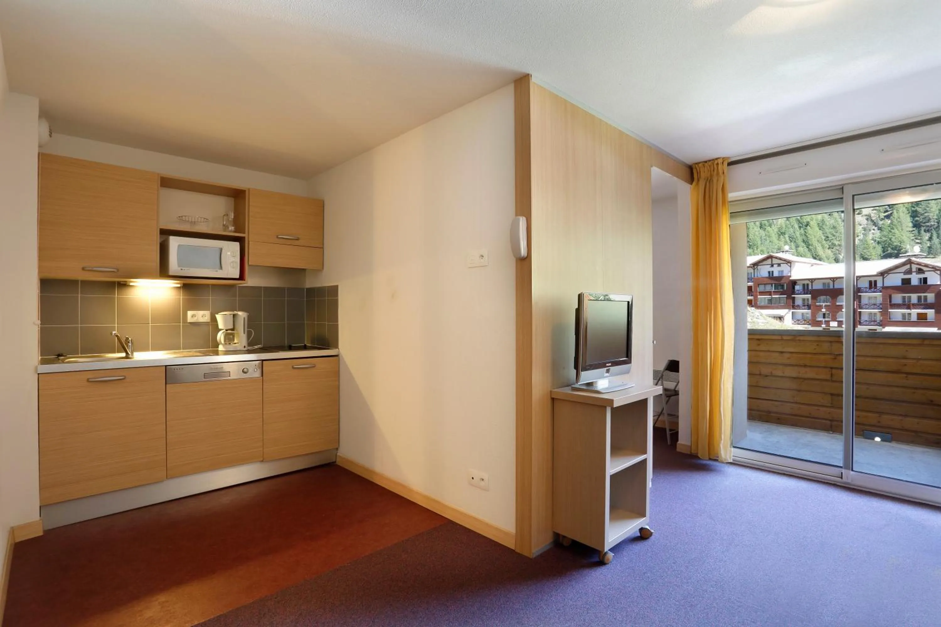Kitchen or kitchenette in Vacancéole - Les Chalets du Verdon
