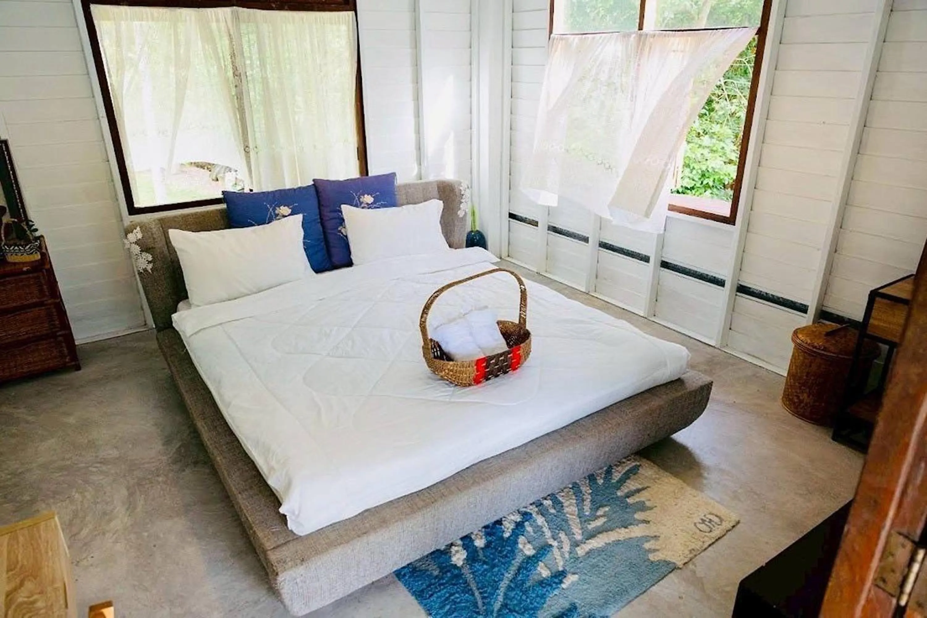 Photo of the whole room, Bed in Baan Nai Bang