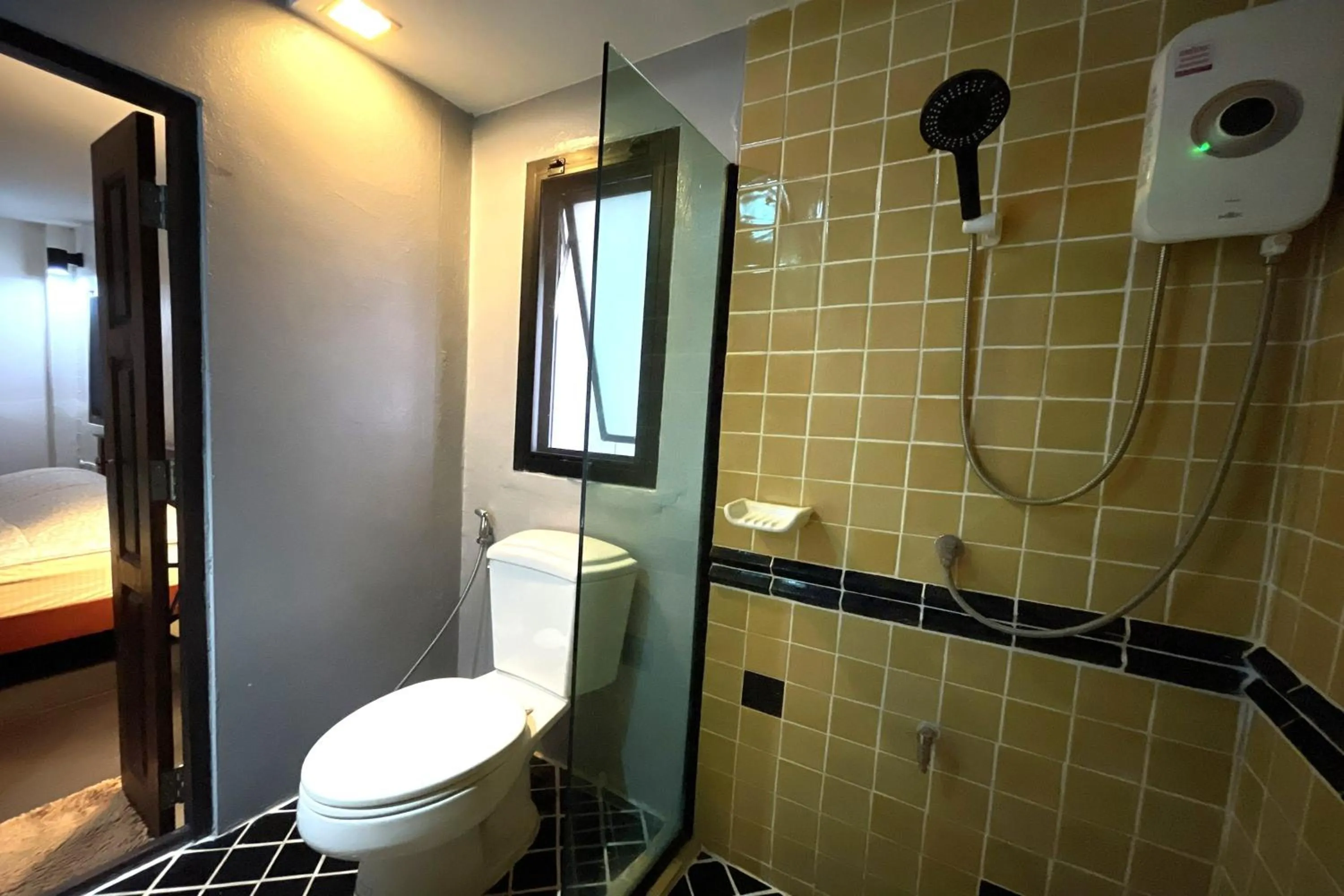 Shower in Baan Kieng Guest House Lampang