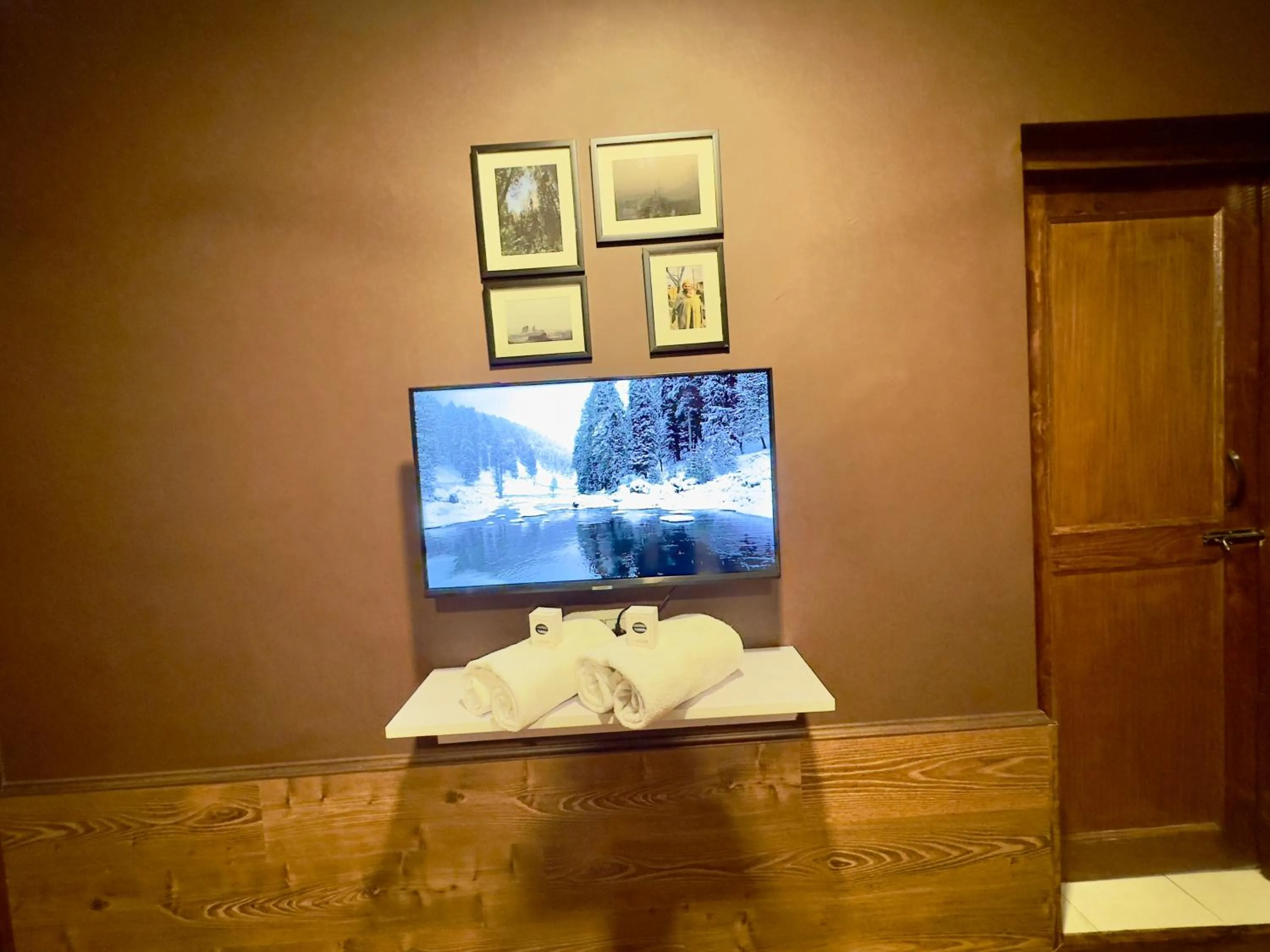 TV and multimedia in Hotel Jafson Accommodates