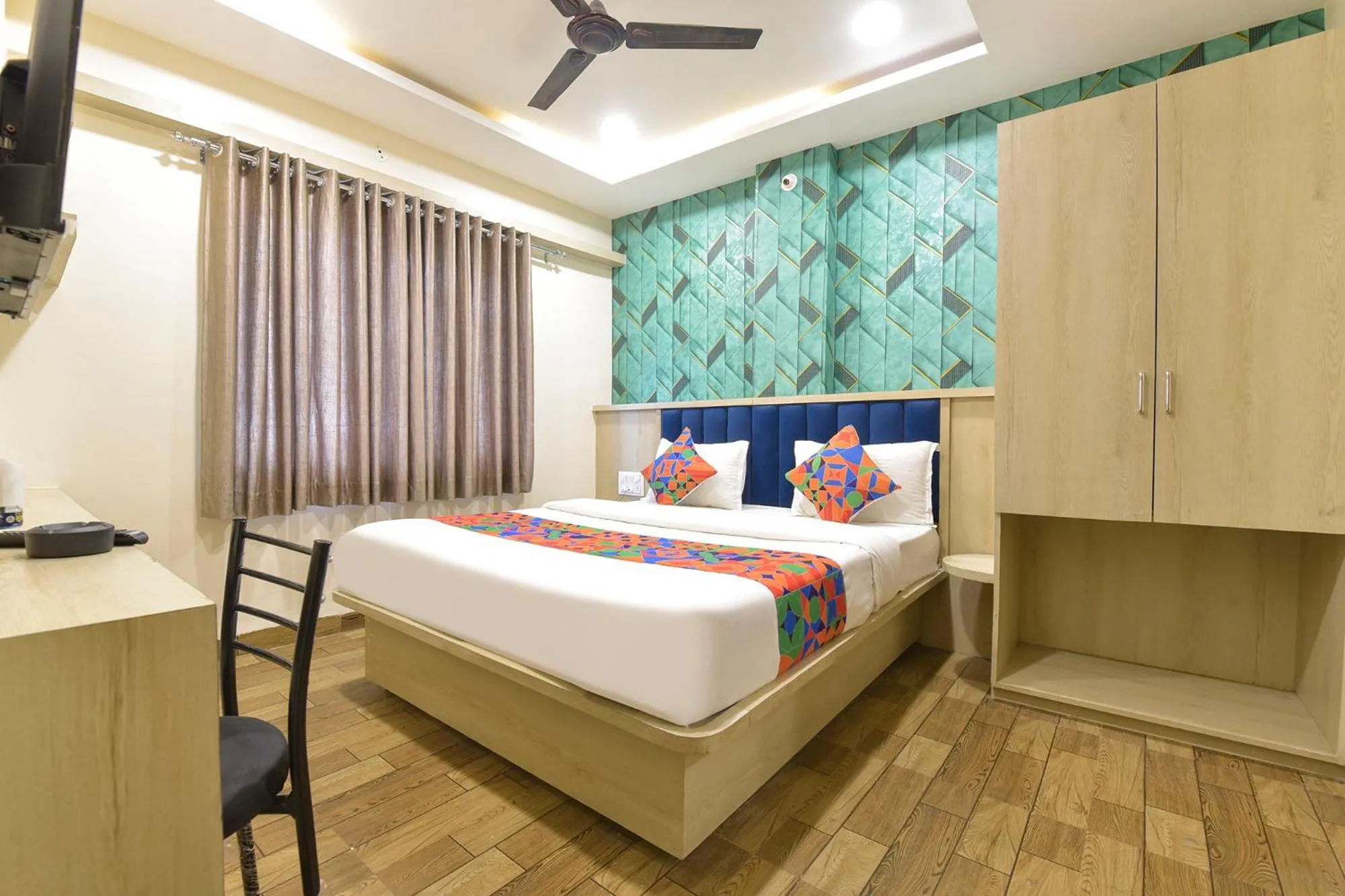 Bed in FabHotel Bhavna Palace