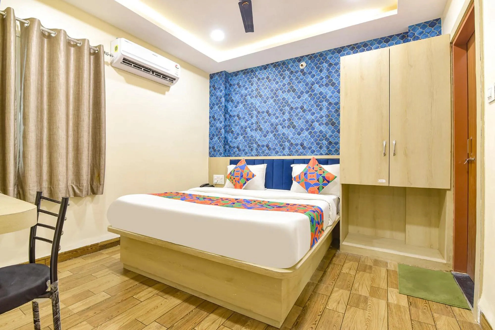 Bed in FabHotel Bhavna Palace