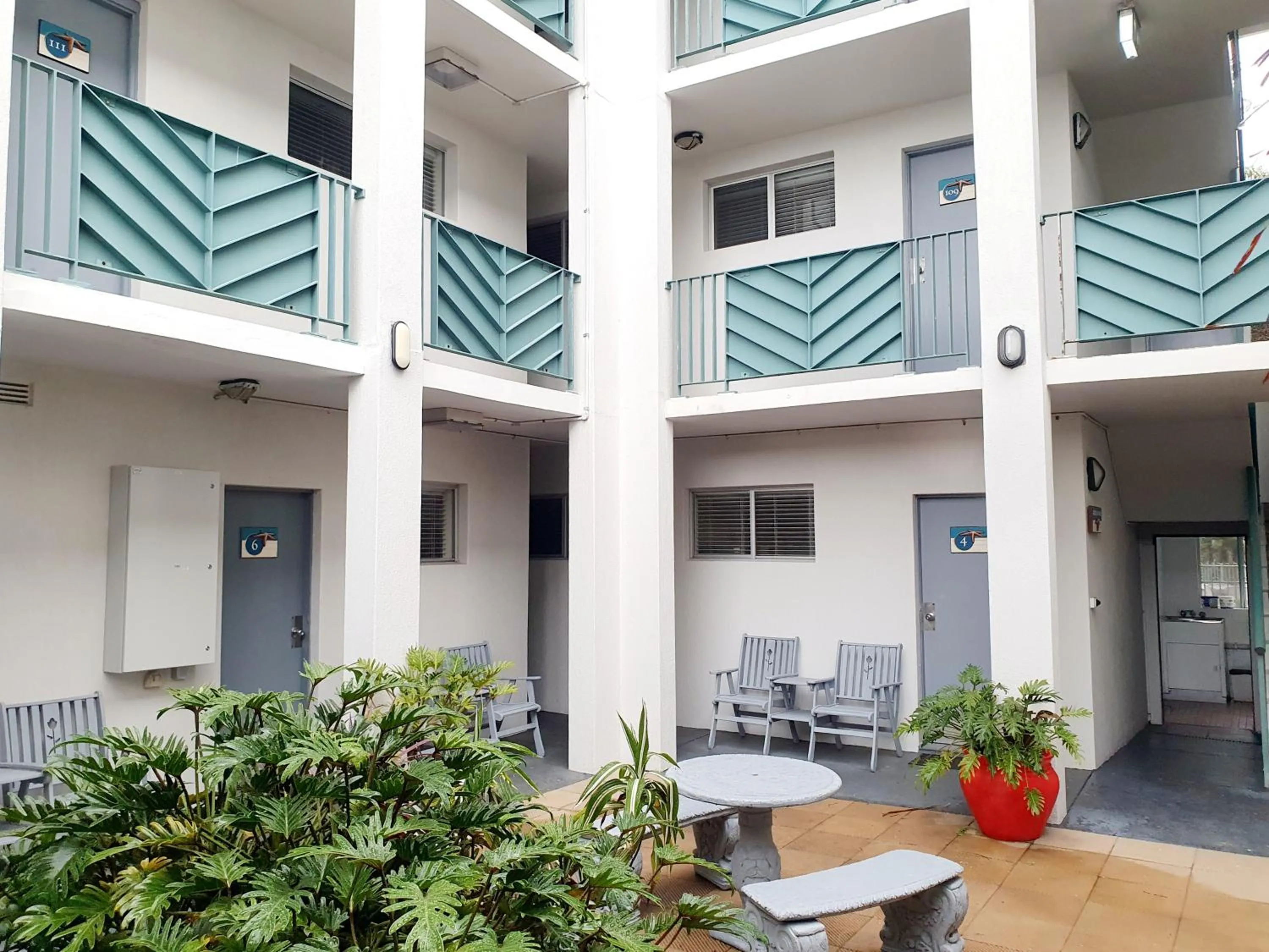 Inner courtyard view in Oceanside Hawks Nest