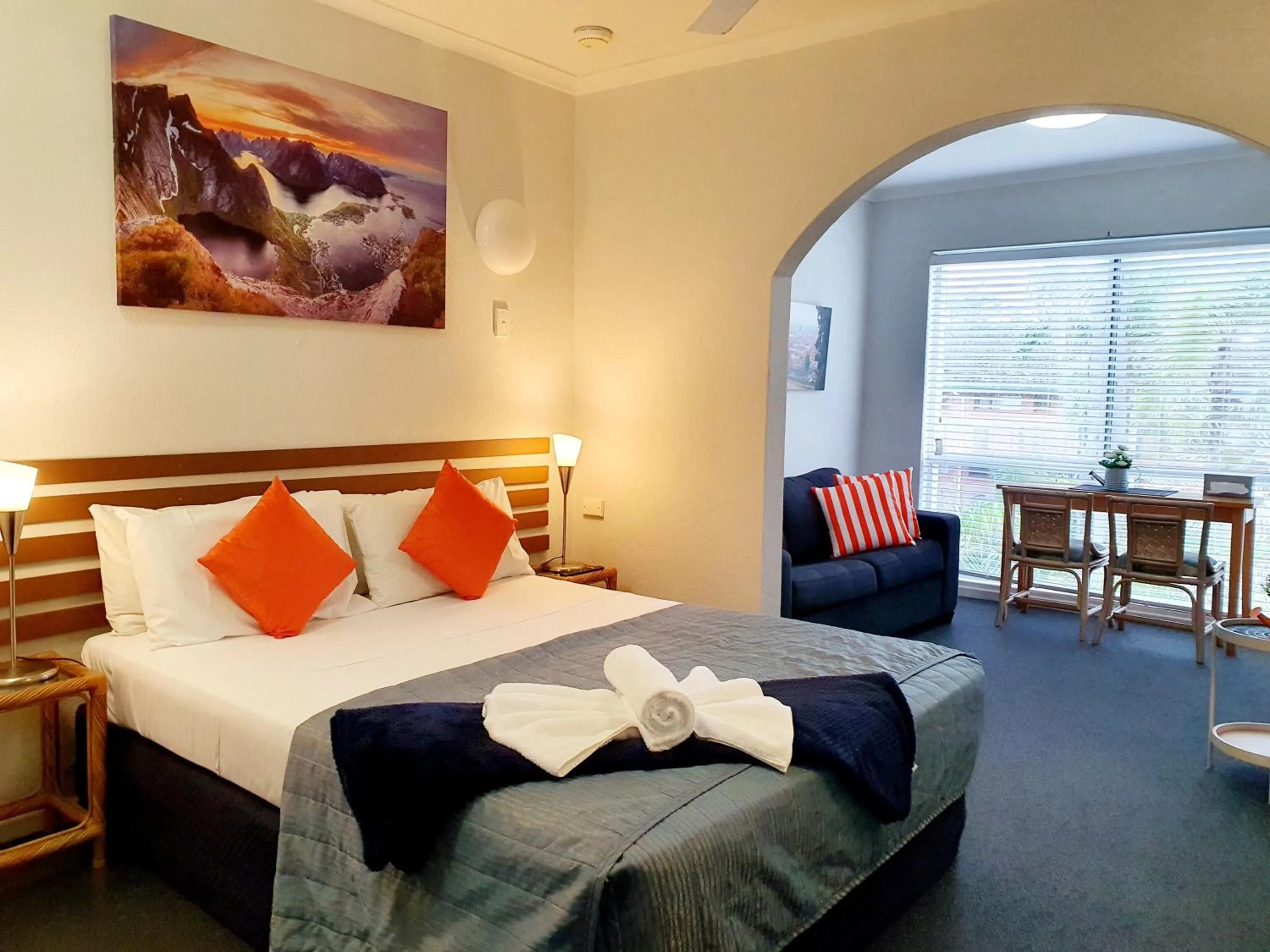 Bedroom, Bed in Oceanside Hawks Nest