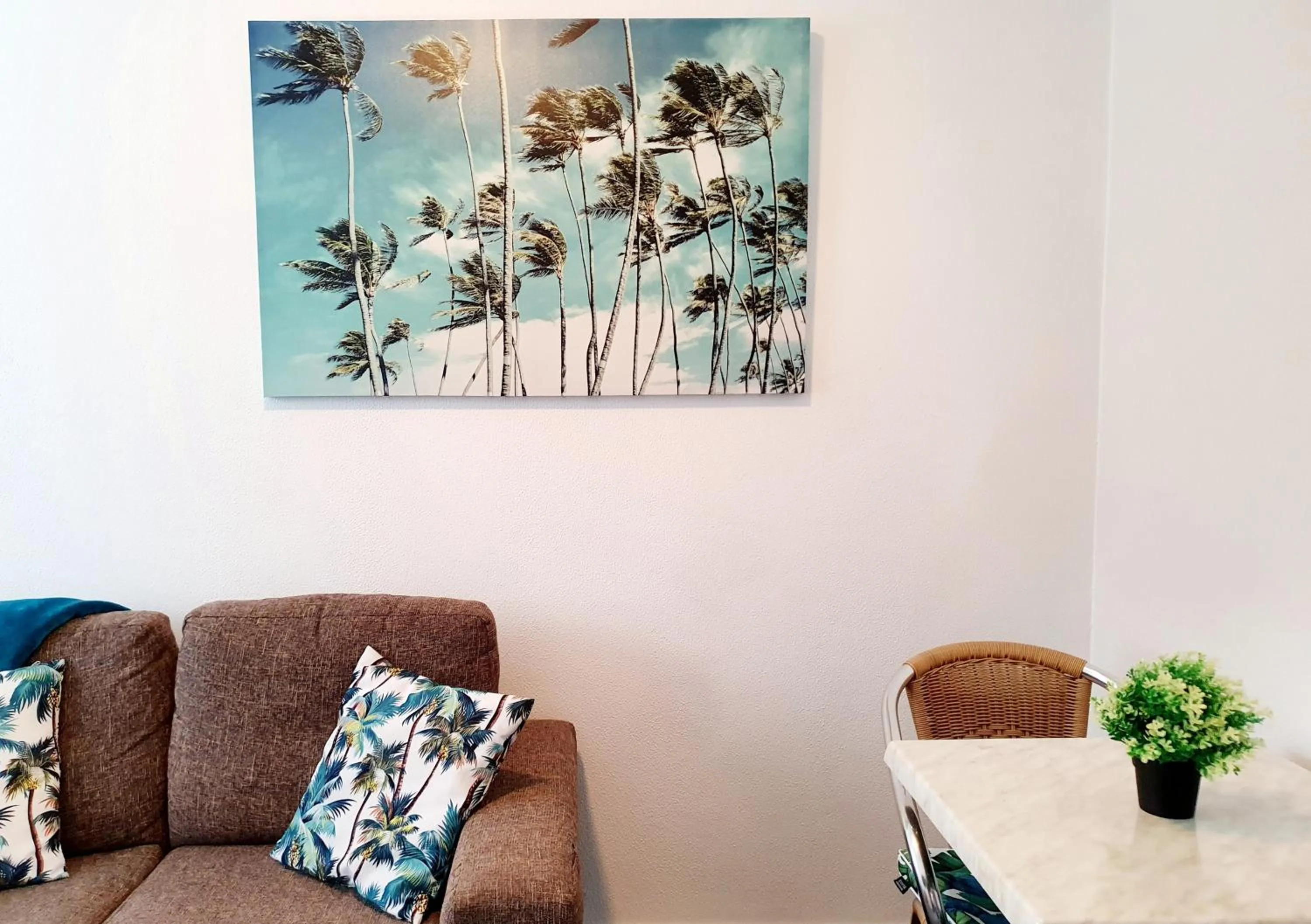 Seating area in Oceanside Hawks Nest