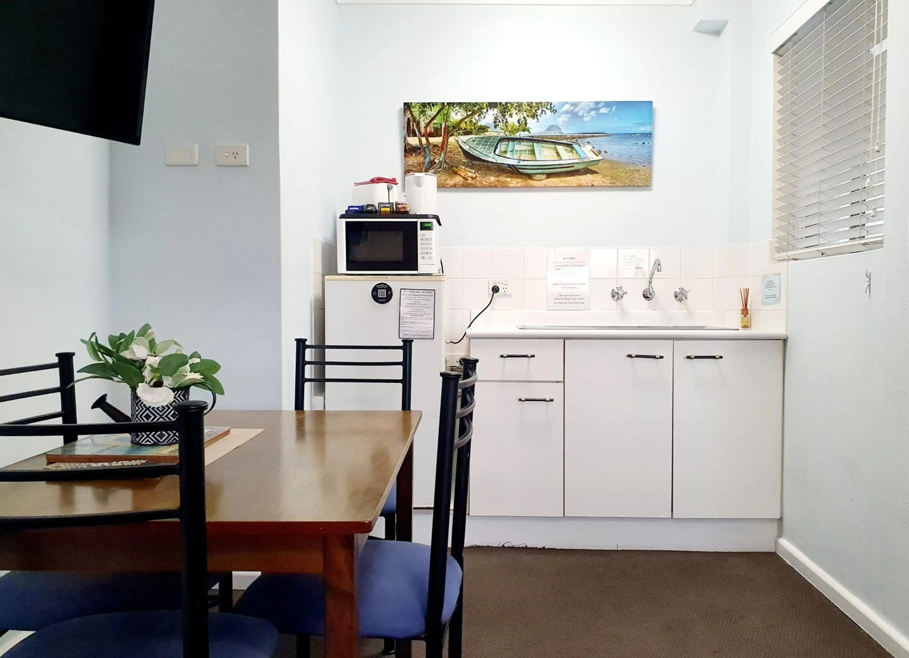 Kitchen or kitchenette in Oceanside Hawks Nest