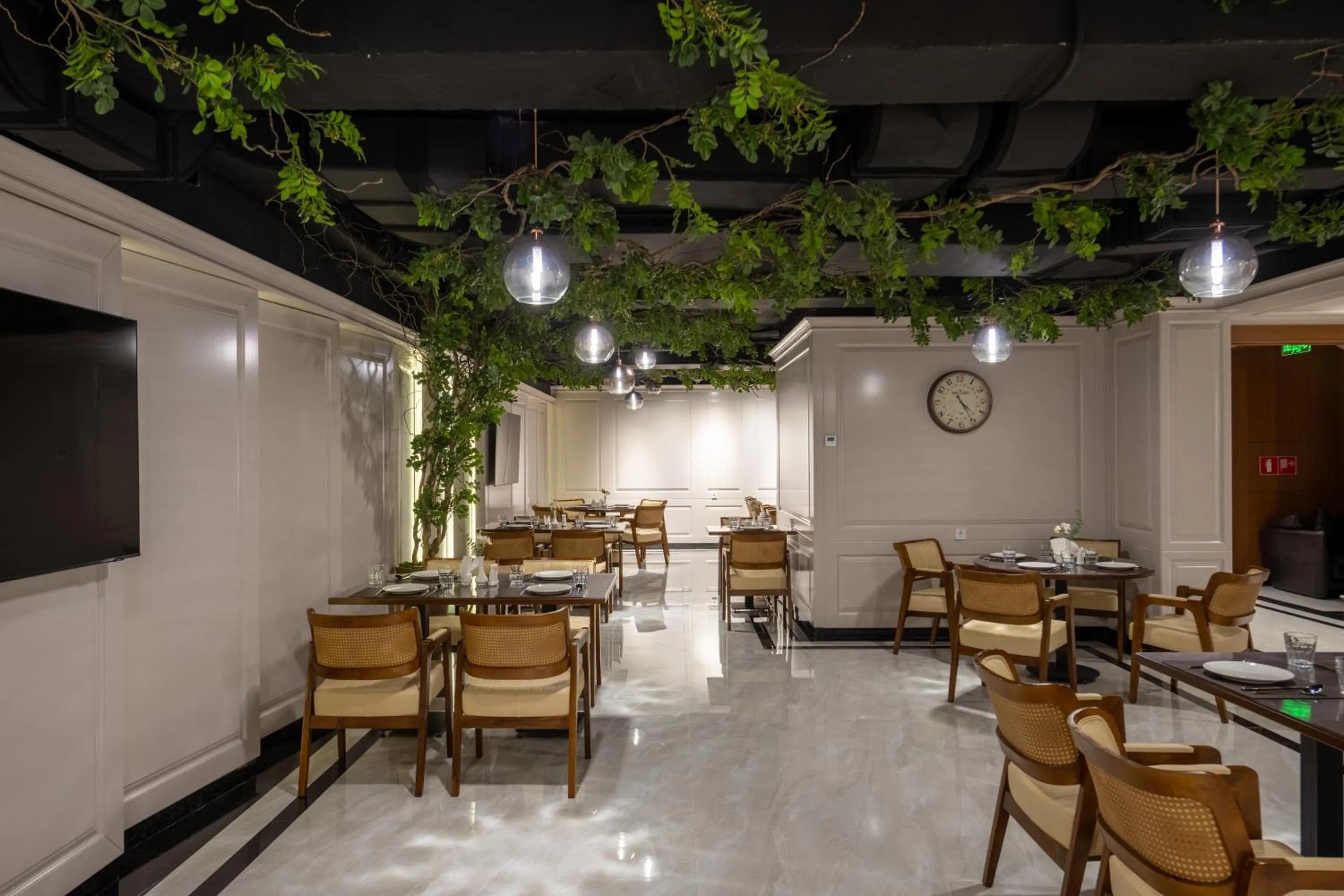 Restaurant/places to eat in Consti Hotel Tashkent