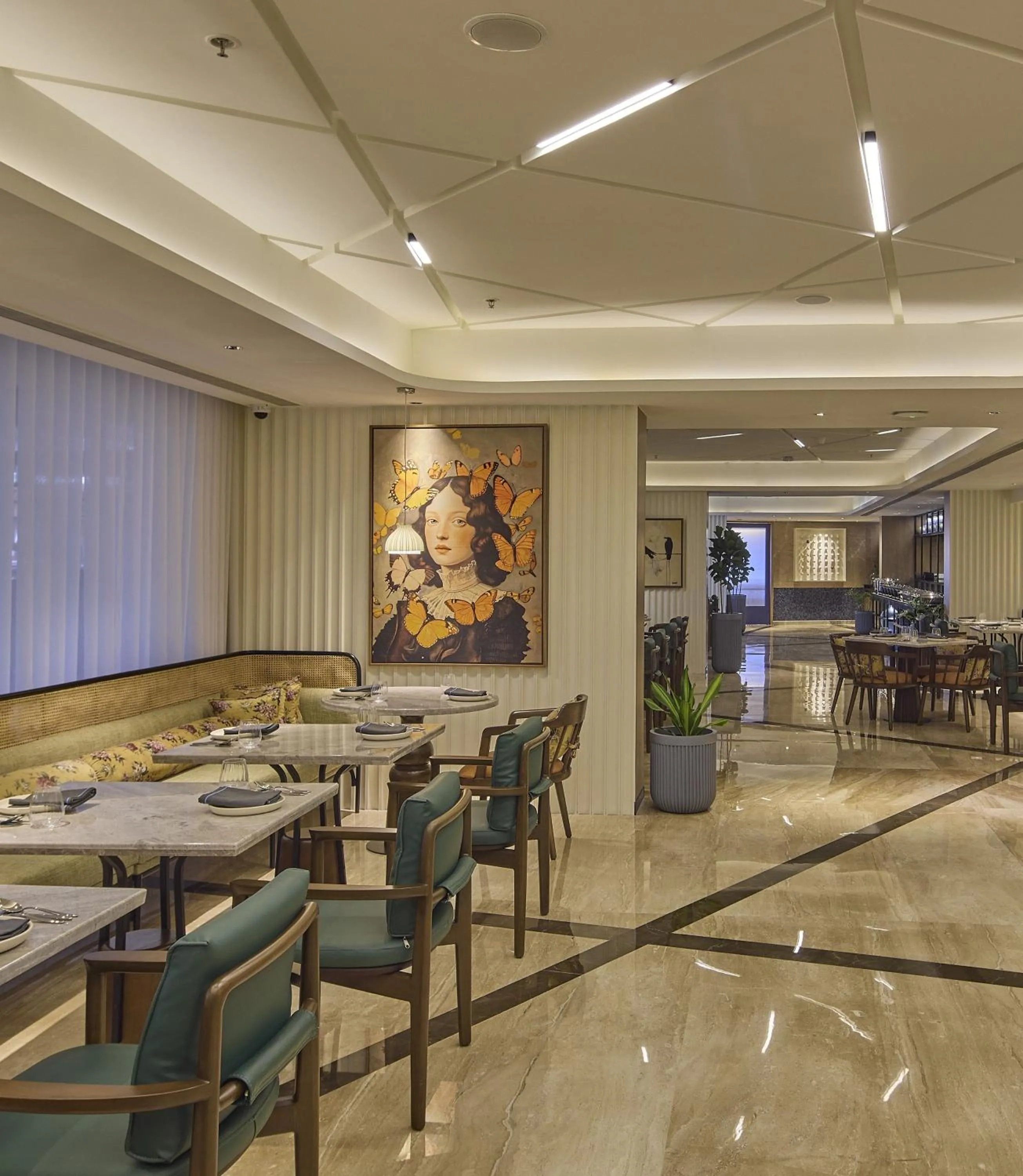 Restaurant/places to eat in ICONIQA Hotel Mumbai International Airport
