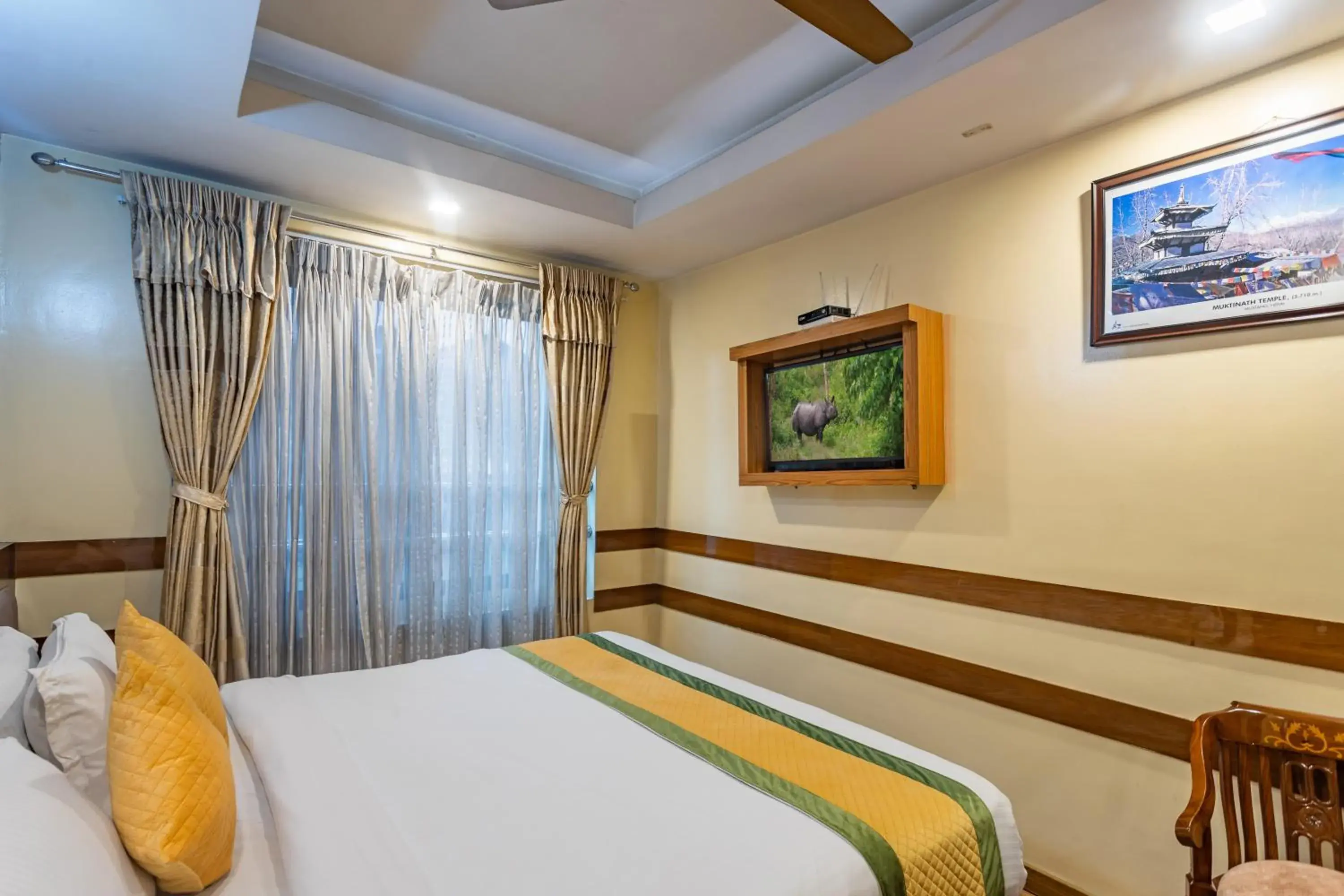 Bed in Yellow Pagoda Hotel Bed in Yellow Pagoda Hotel