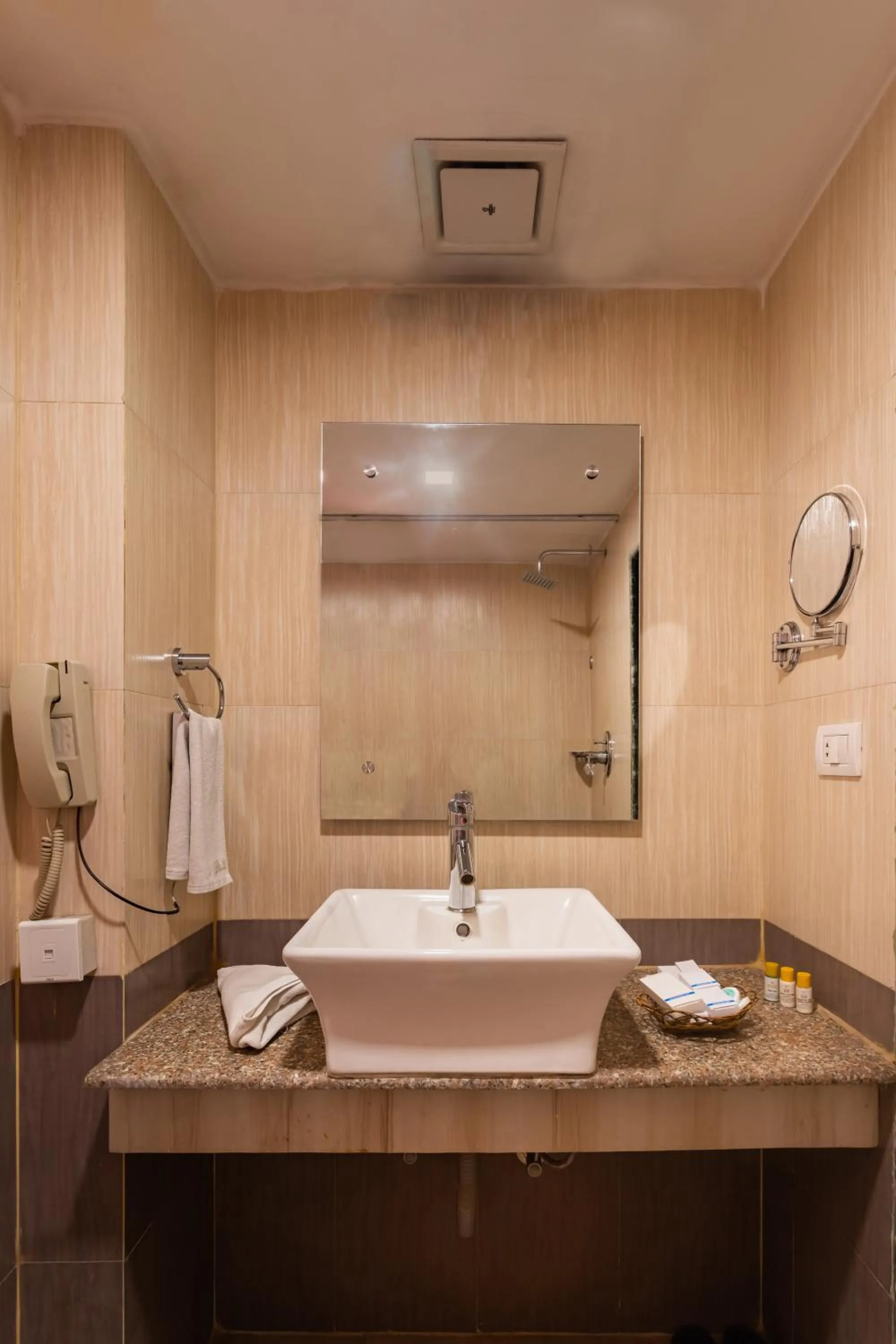Bathroom in Yellow Pagoda Hotel