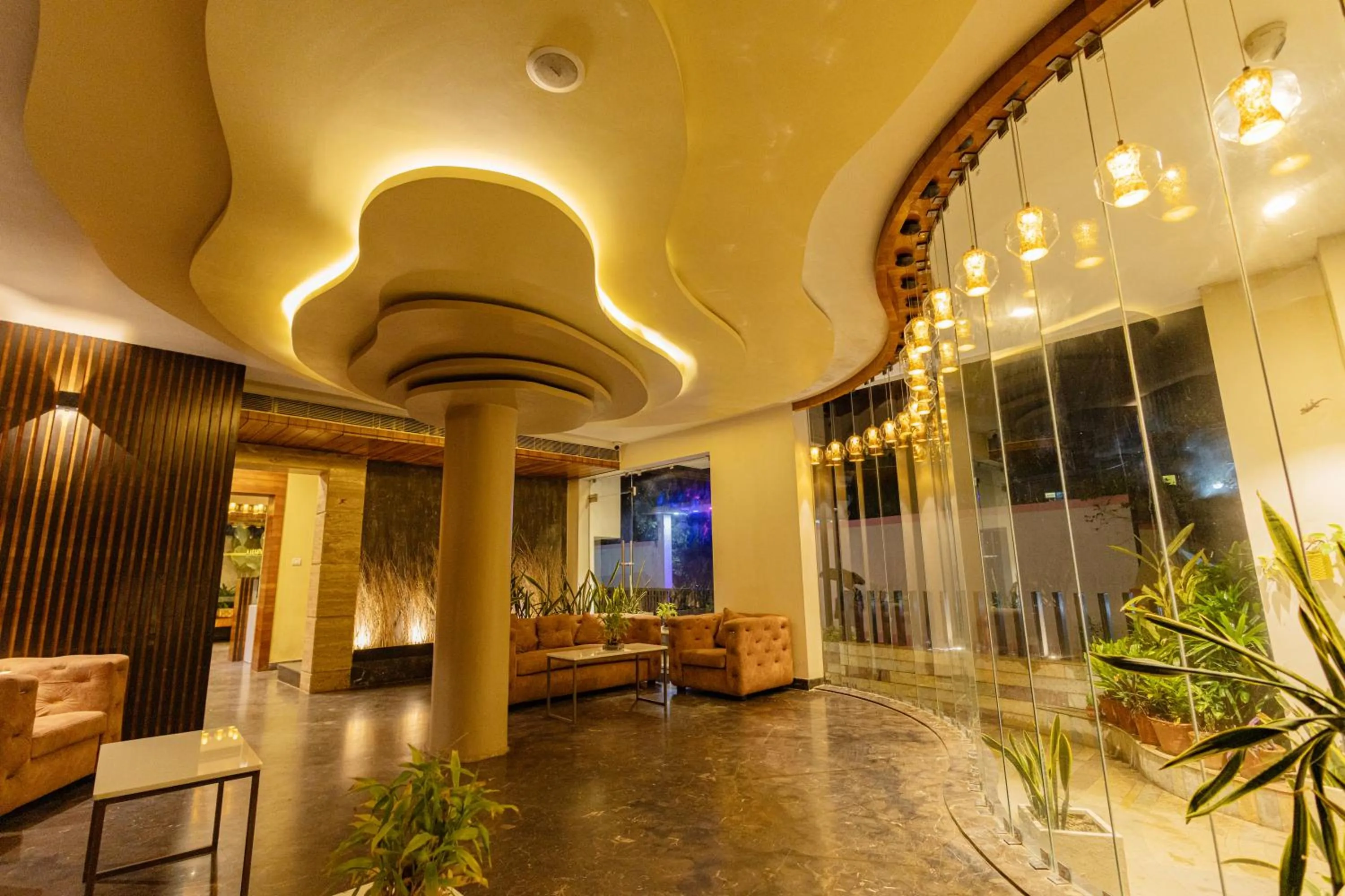 Communal lounge/ TV room in Hotel Seagull