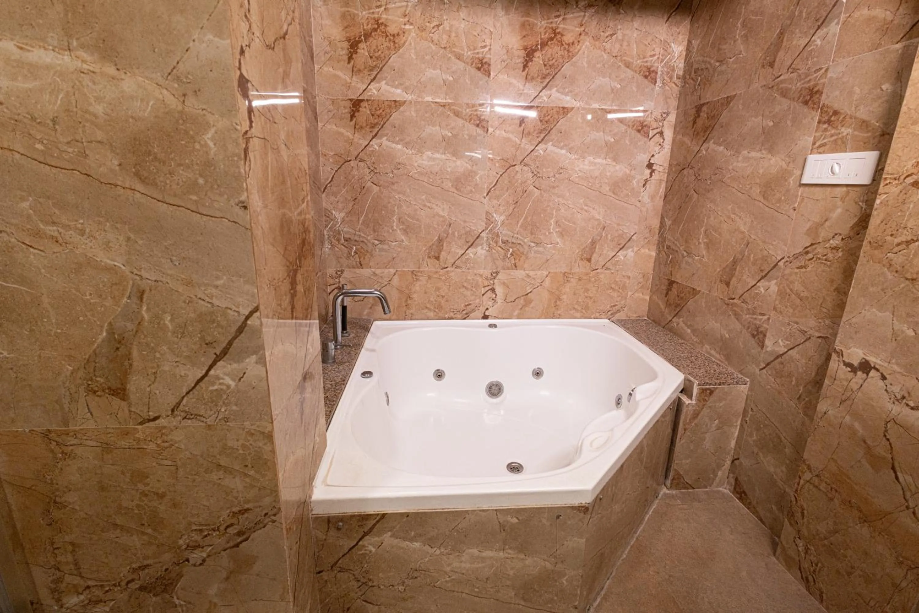 Bath in Hotel Seagull