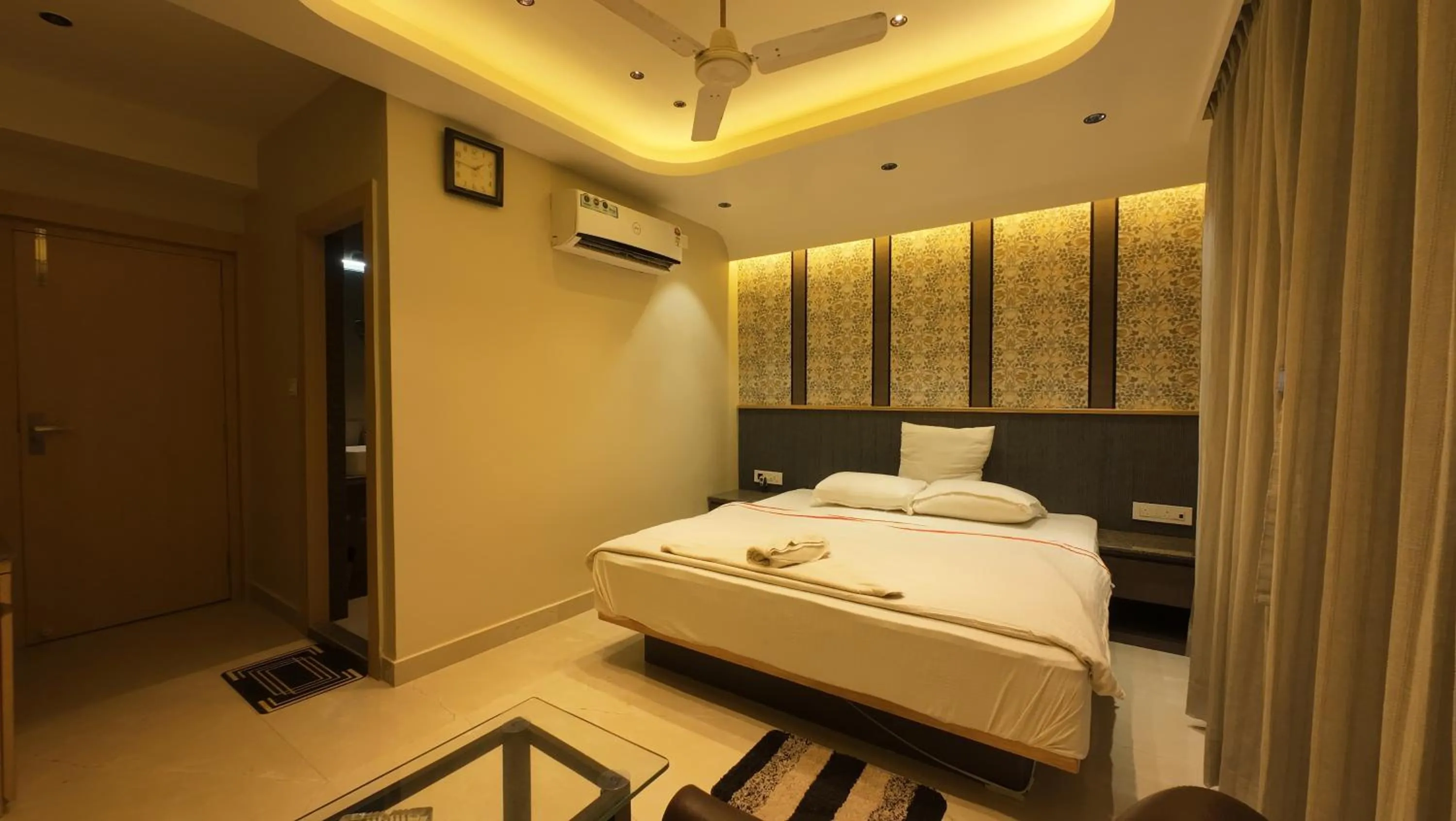 Bedroom, Bed in Hotel Seagull