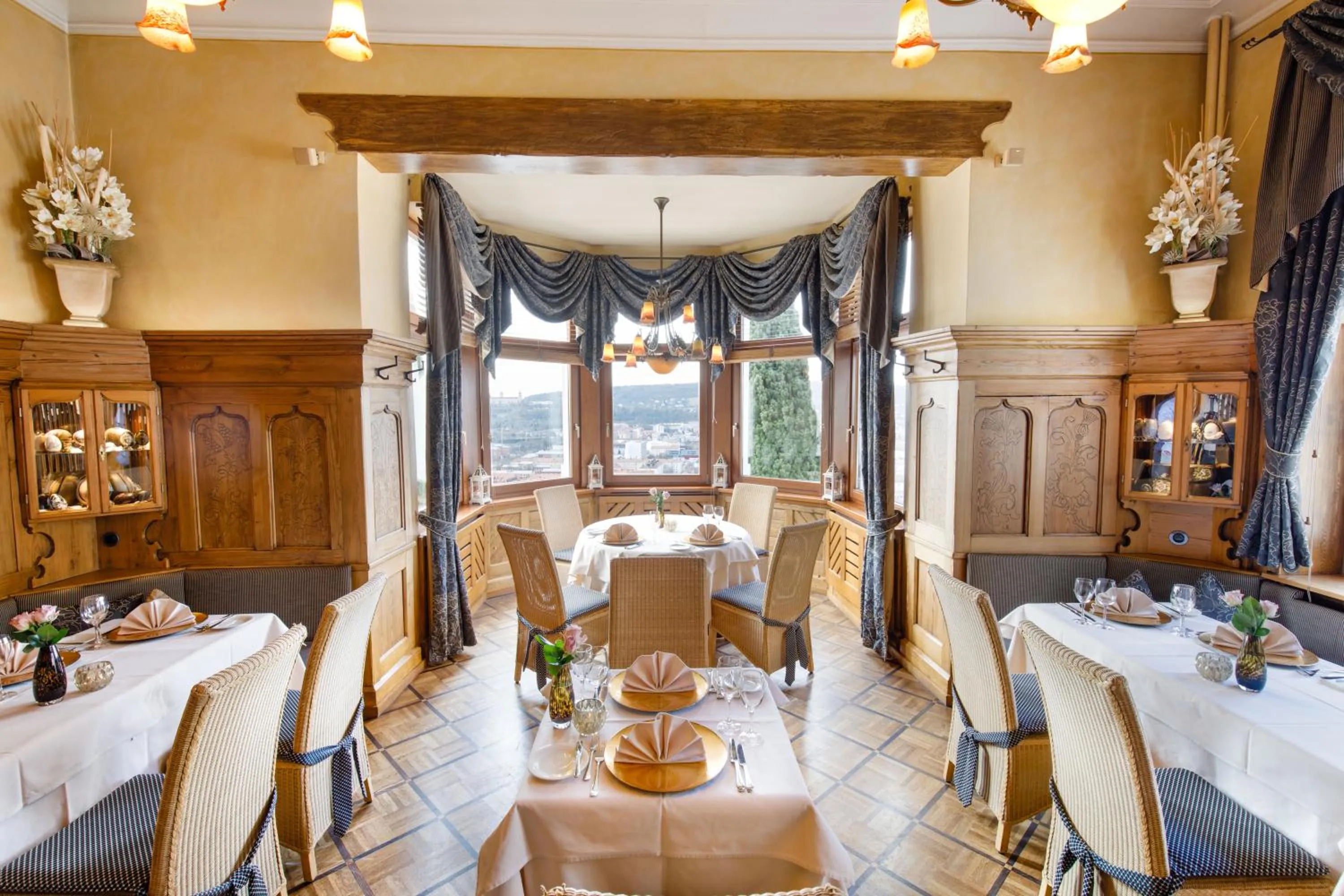 Restaurant/places to eat in Schlosshotel Steinburg