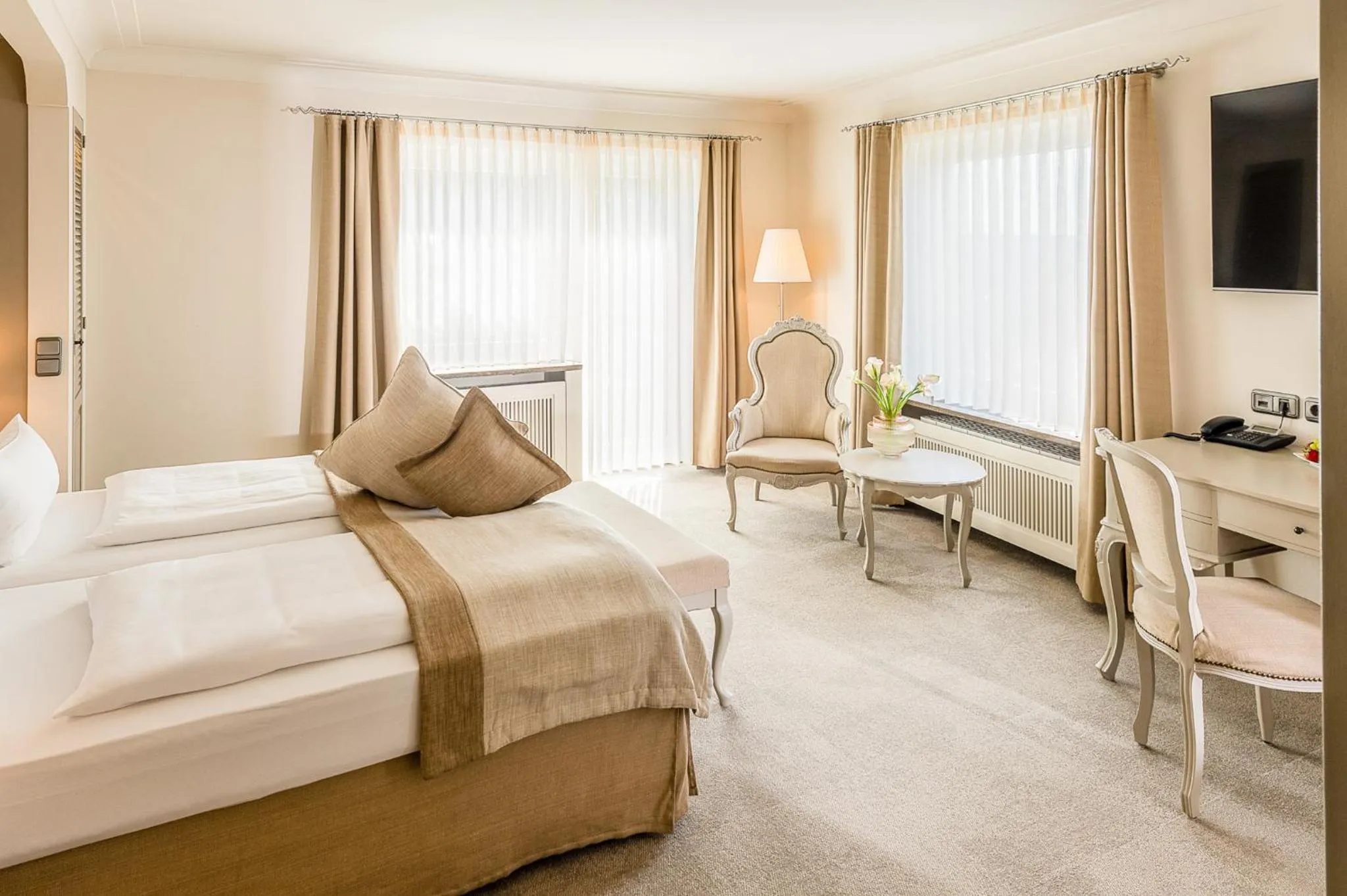 Photo of the whole room, Bed in Schlosshotel Steinburg