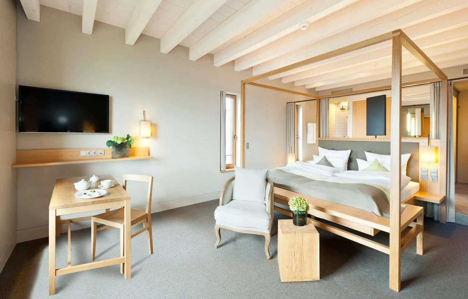 Photo of the whole room, Bed in Schlosshotel Steinburg