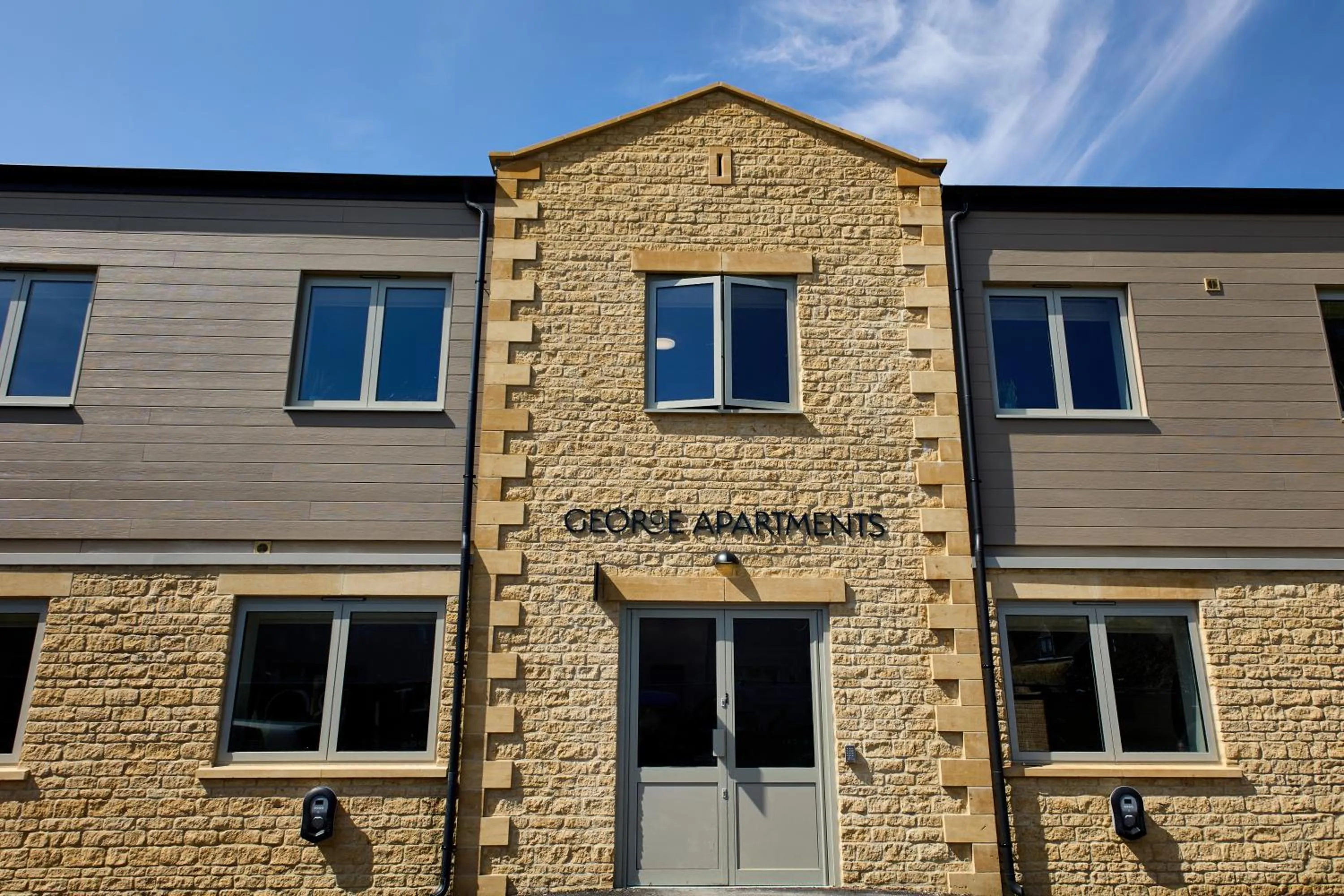 Facade/entrance in George Apartments