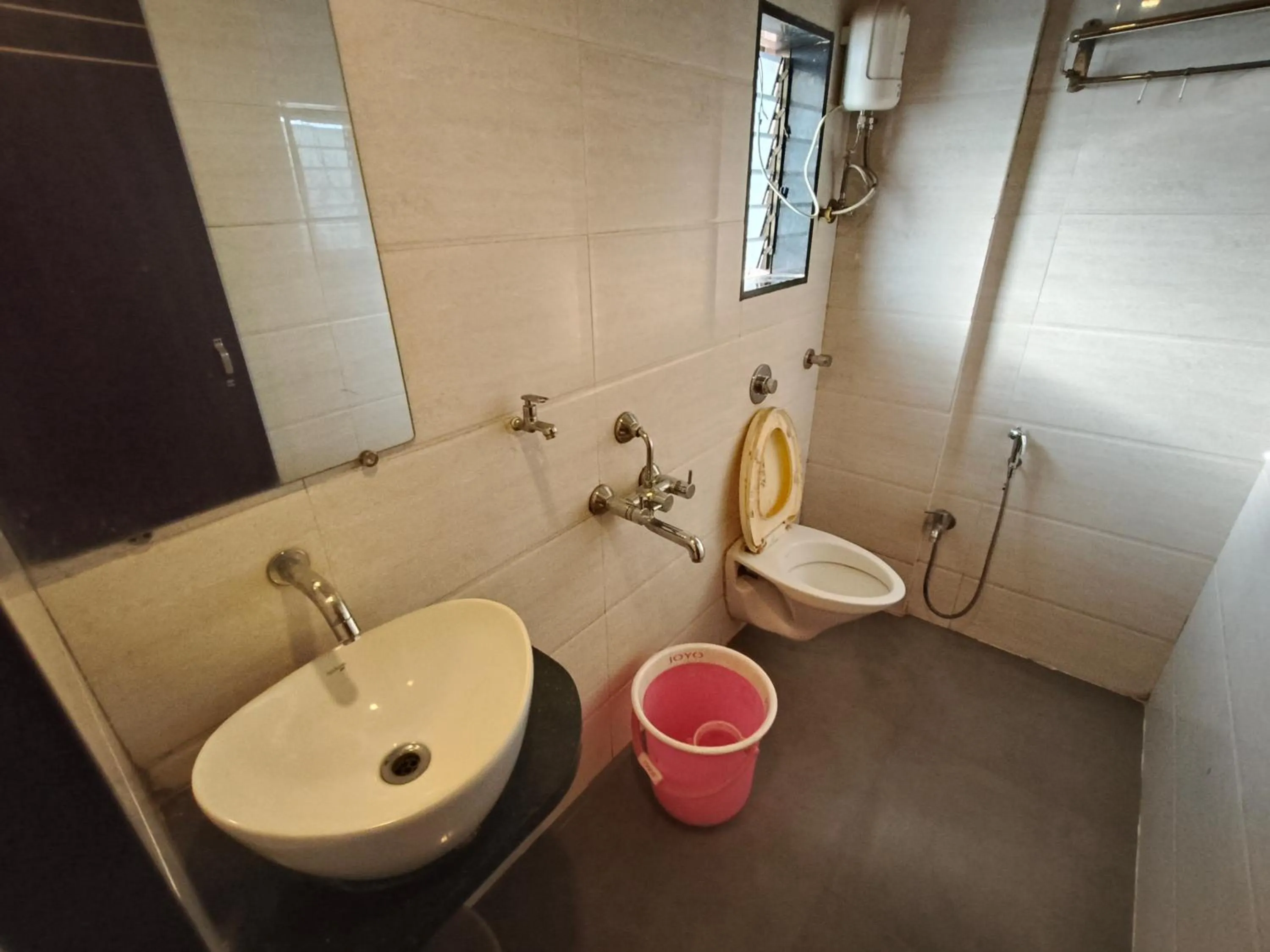 Shower in Hotel Vijay Sagar Dombivali