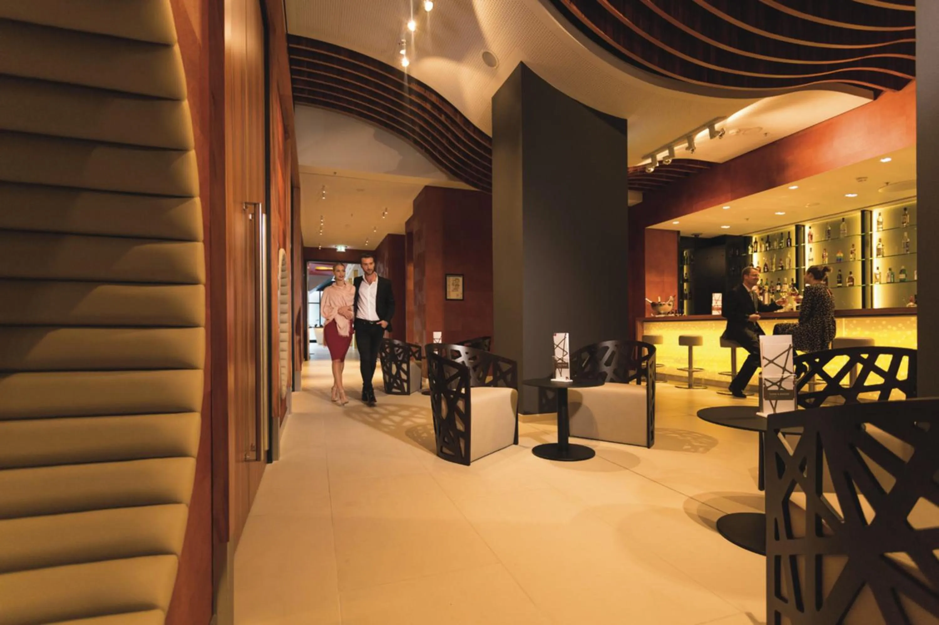 Lounge or bar in Riu Plaza Berlin