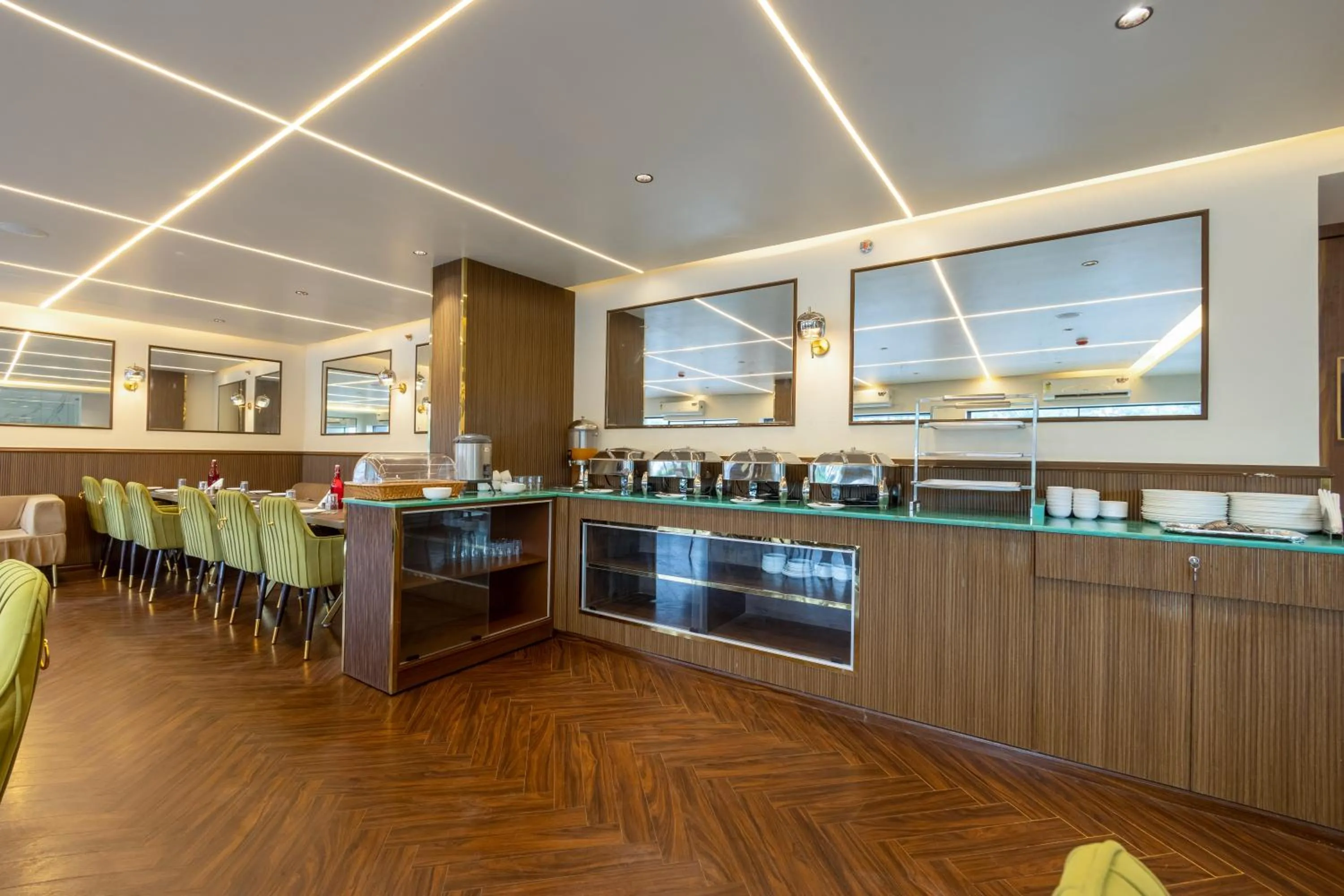 Buffet breakfast in Arch The Lohias