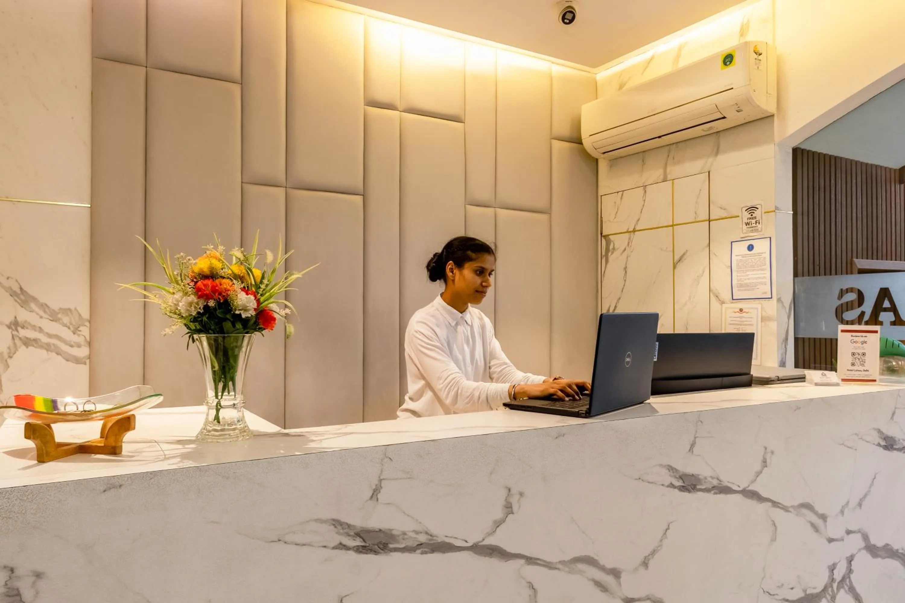 Lobby or reception in Arch The Lohias