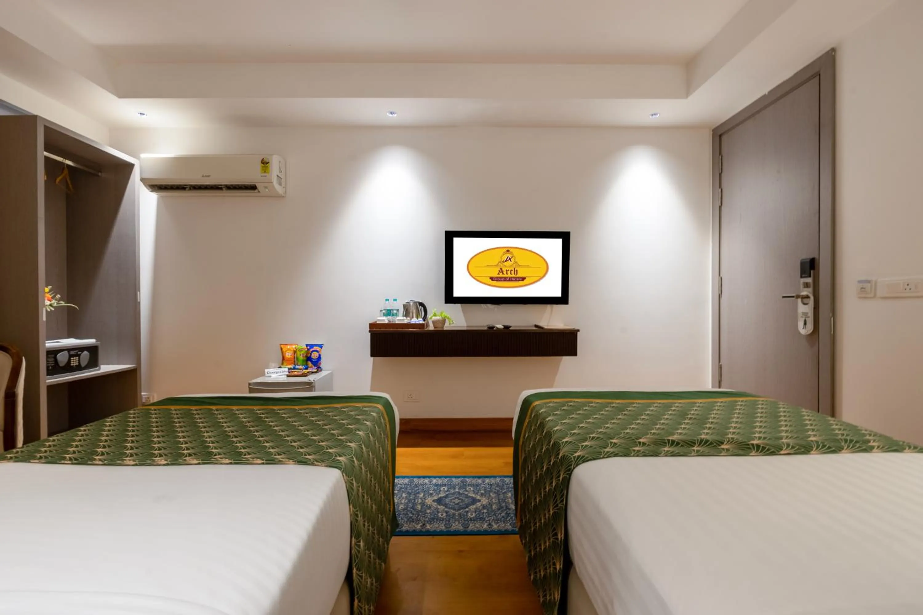 Photo of the whole room, Bed in Arch The Lohias