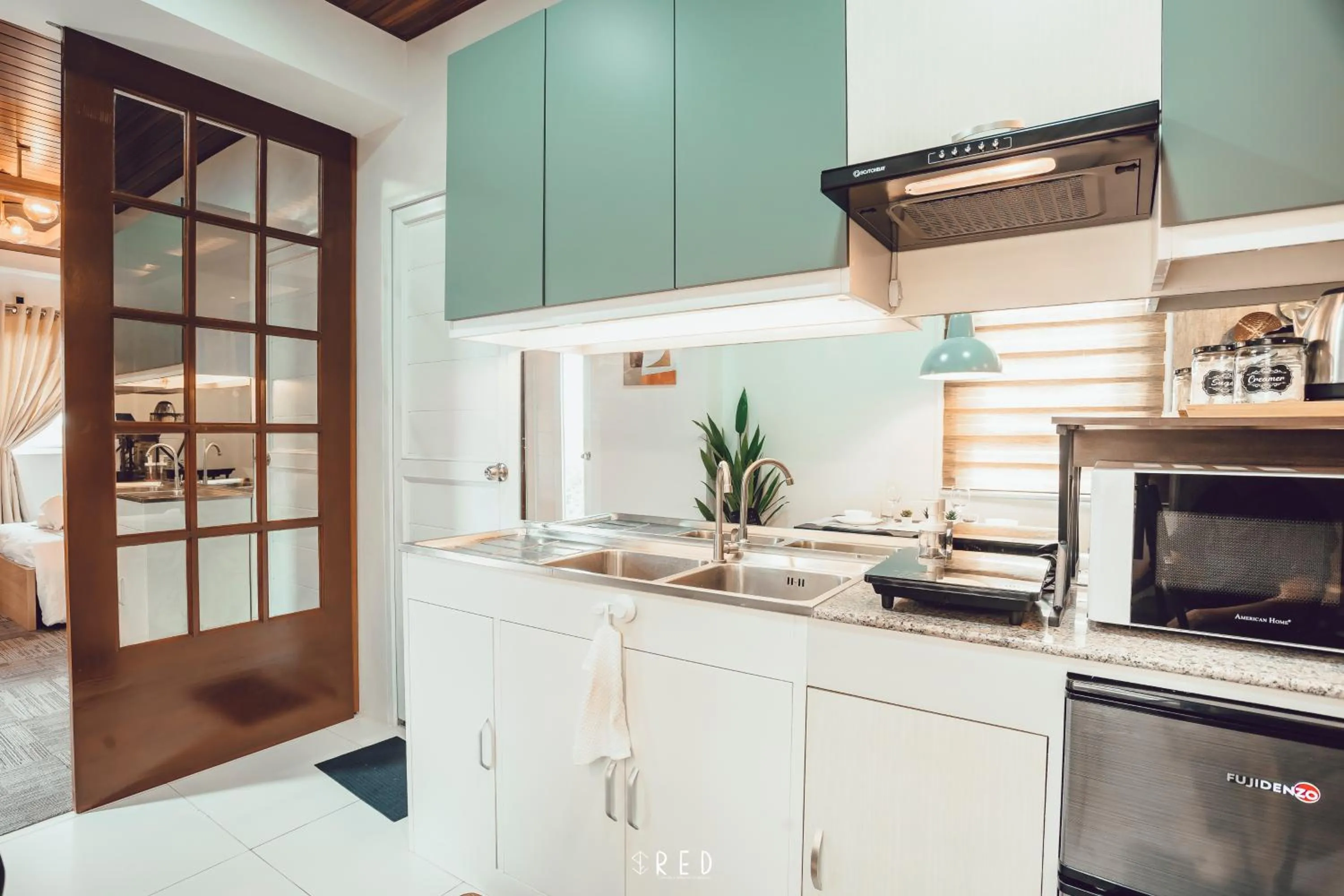 Kitchen or kitchenette in La Joya Suite