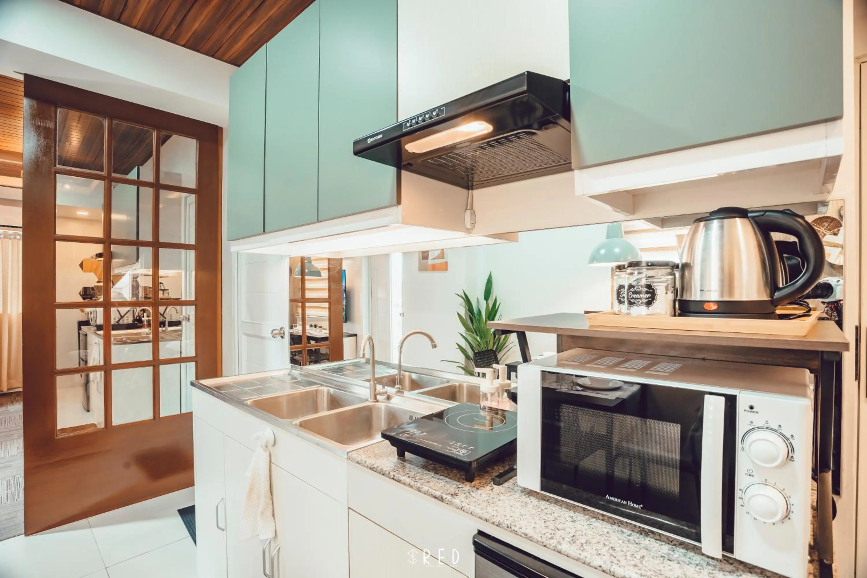 Kitchen or kitchenette in La Joya Suite