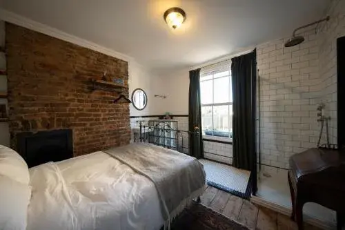 Double Room - single occupancy in The Doghouse Inn Double Room - single occupancy in The Doghouse Inn