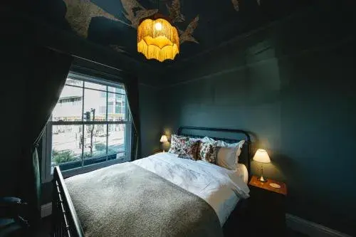 King Room in The Doghouse Inn King Room in The Doghouse Inn