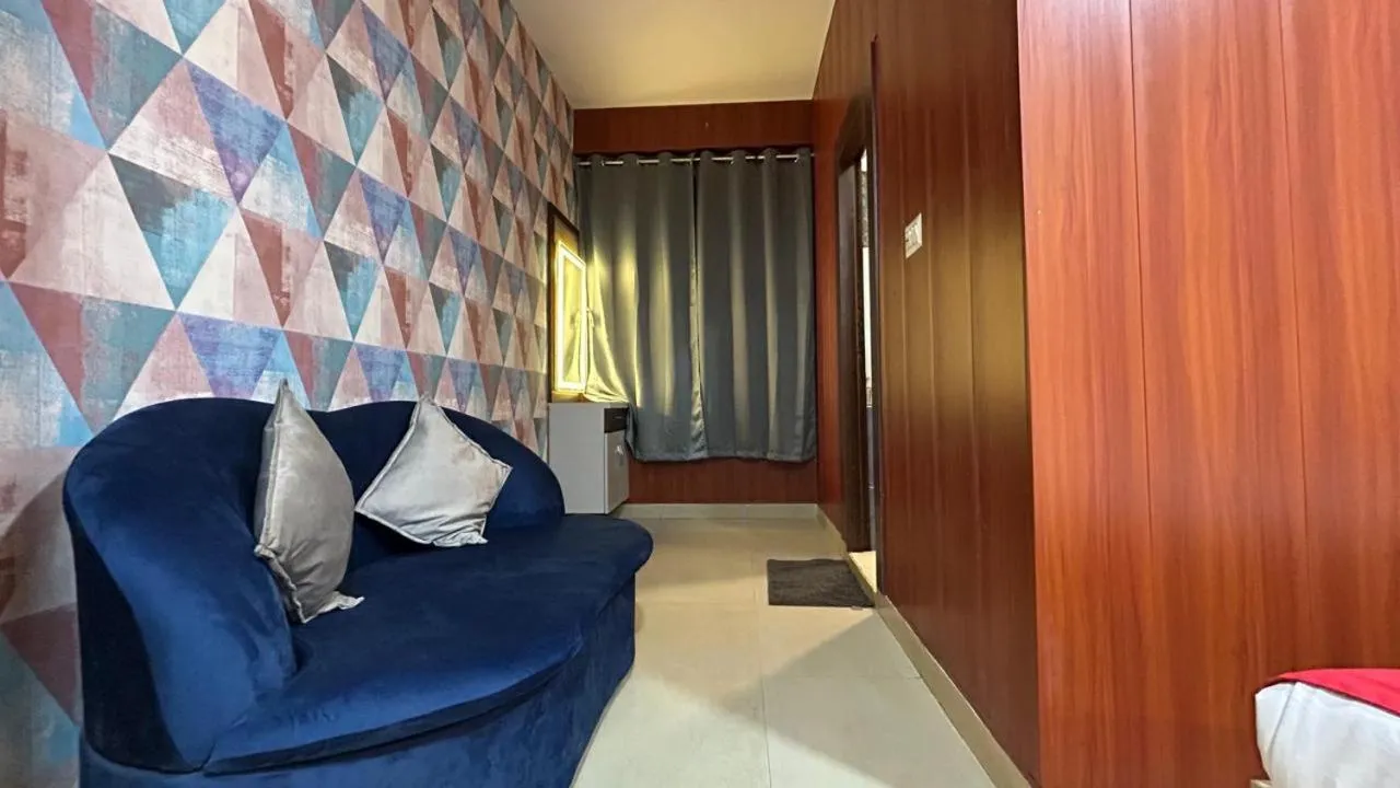 Hotel Sahu Near Kashi Vishwanath Temple Gate