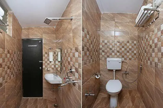 Bathroom in Hotel Sahu Near Kashi Vishwanath Temple Gate