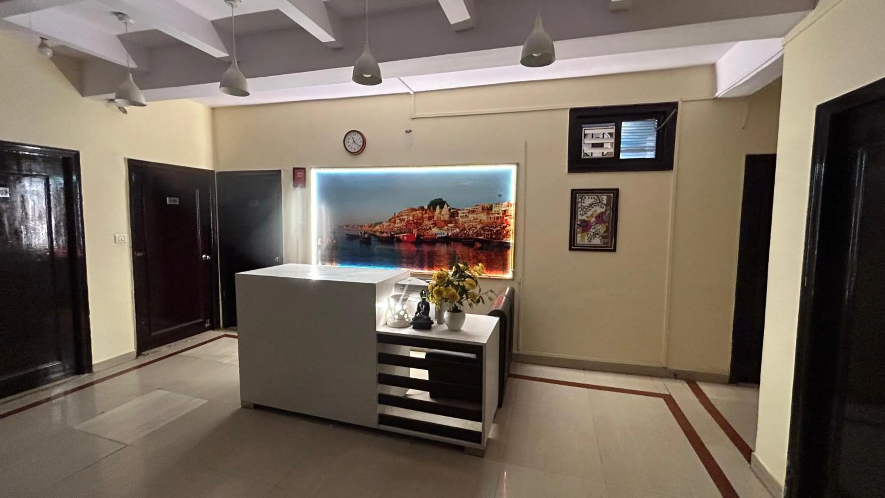 Hotel Sahu Near Kashi Vishwanath Temple Gate