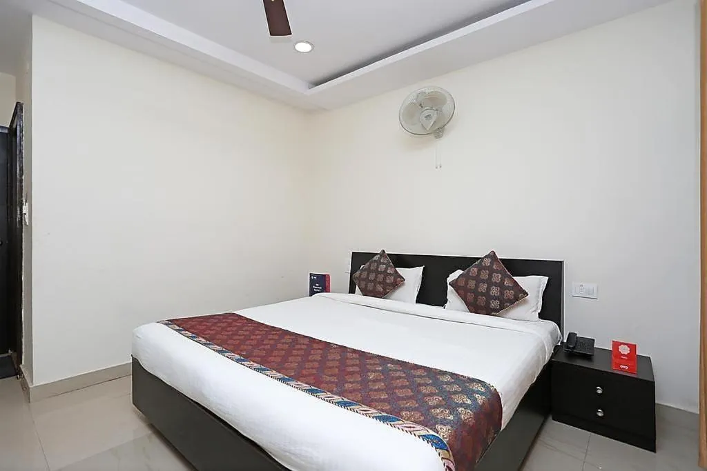 Hotel Sahu Near Kashi Vishwanath Temple Gate